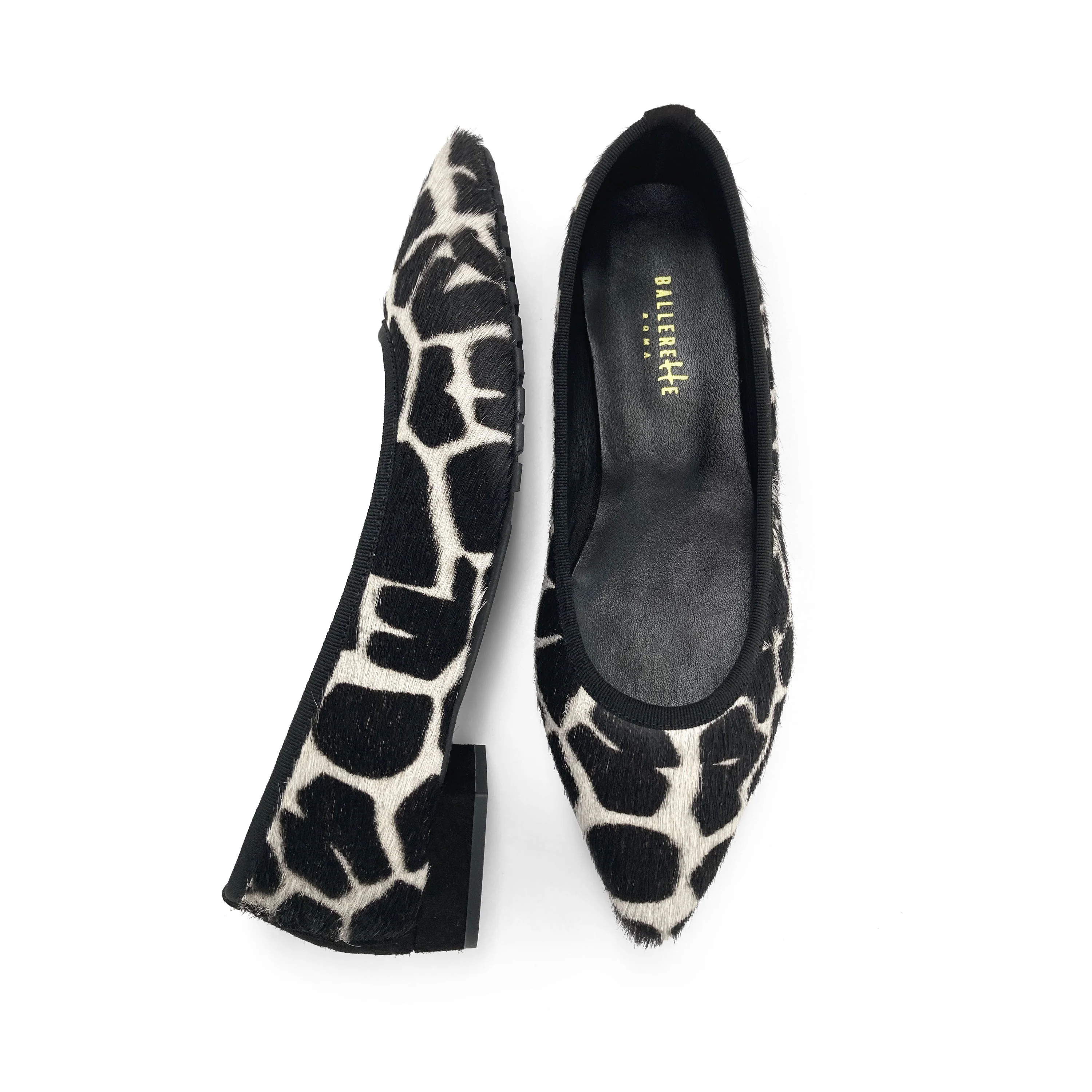 Ballerine a punta animalier in cavallino maculato bianco e nero