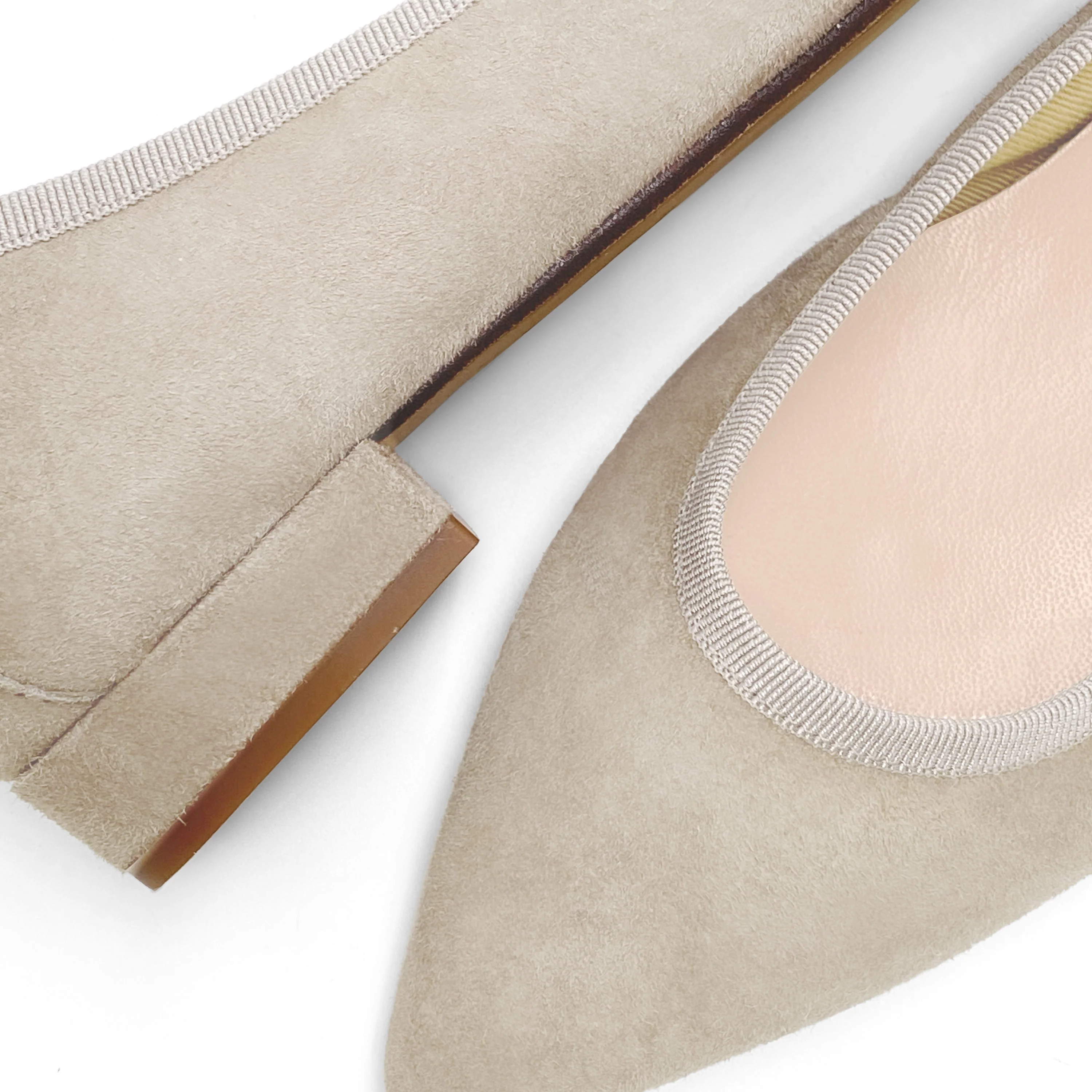 Ballerine a punta beige in camoscio - Image 3