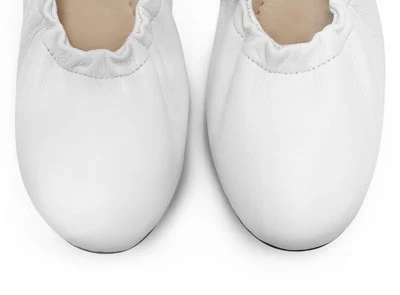 Ballerine accollate bianche in pelle con cinturino elastico - Image 5
