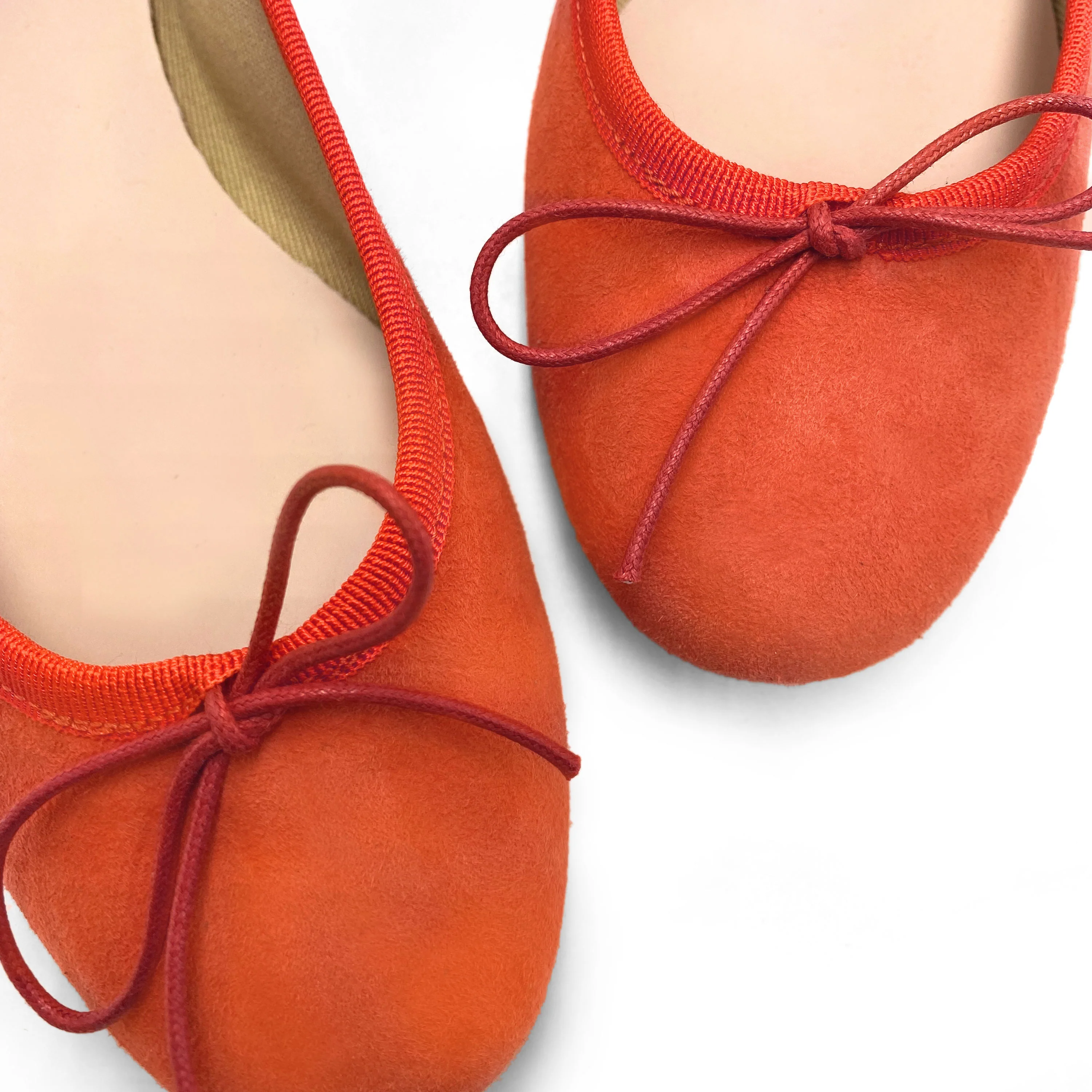 Ballerine arancioni zucca in camoscio e tacco basso - Image 3