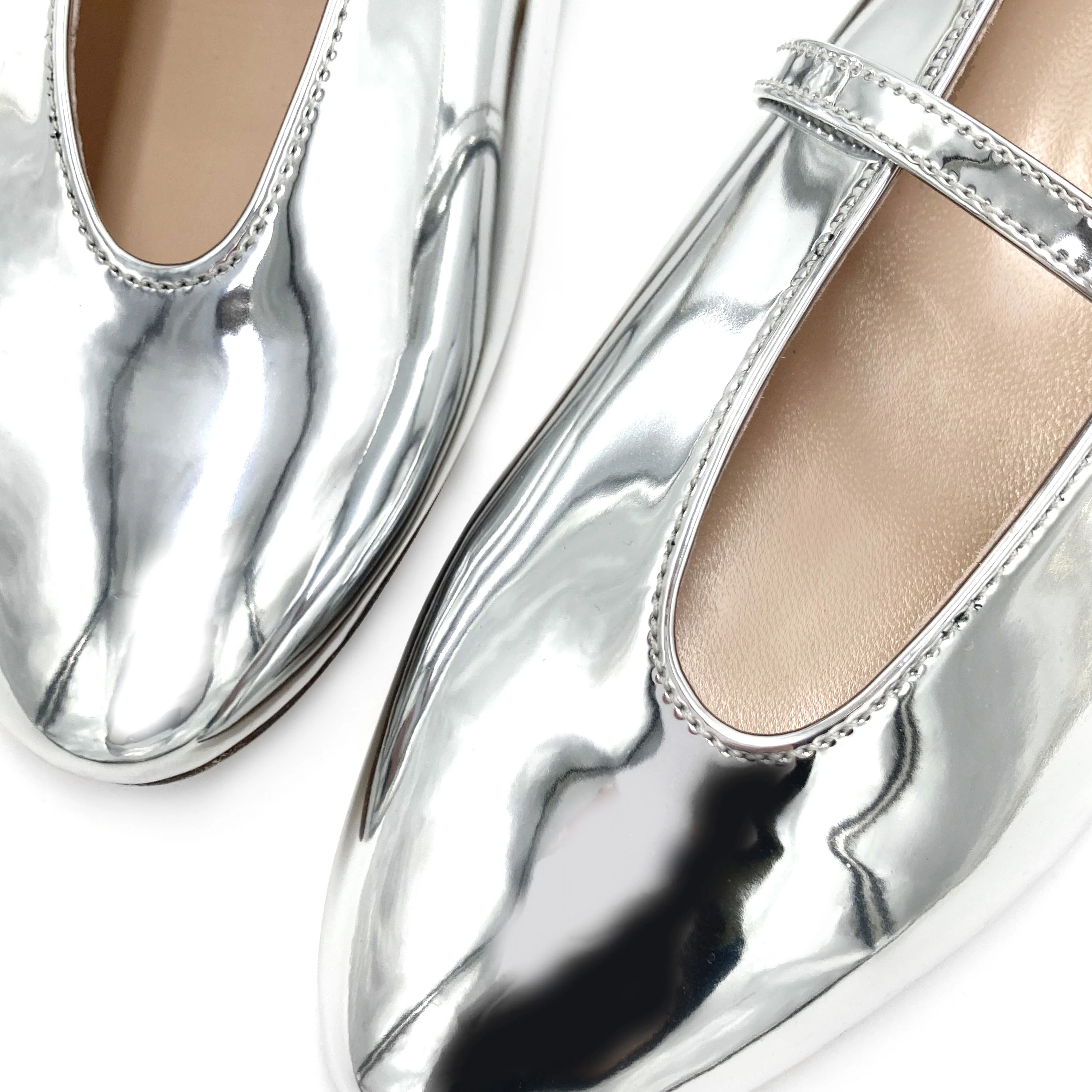 Ballerine argento specchiato con scollo a V e cinturino gioiello - Image 3