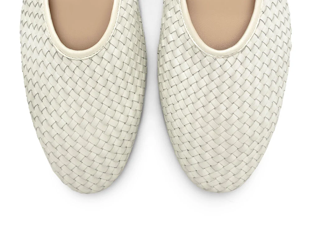 Ballerine bianche accollate in pelle intrecciata a mano e cinturino - Image 5