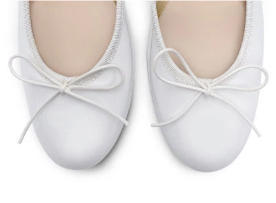 Ballerine bianche con tacco alto in vernice - Image 5