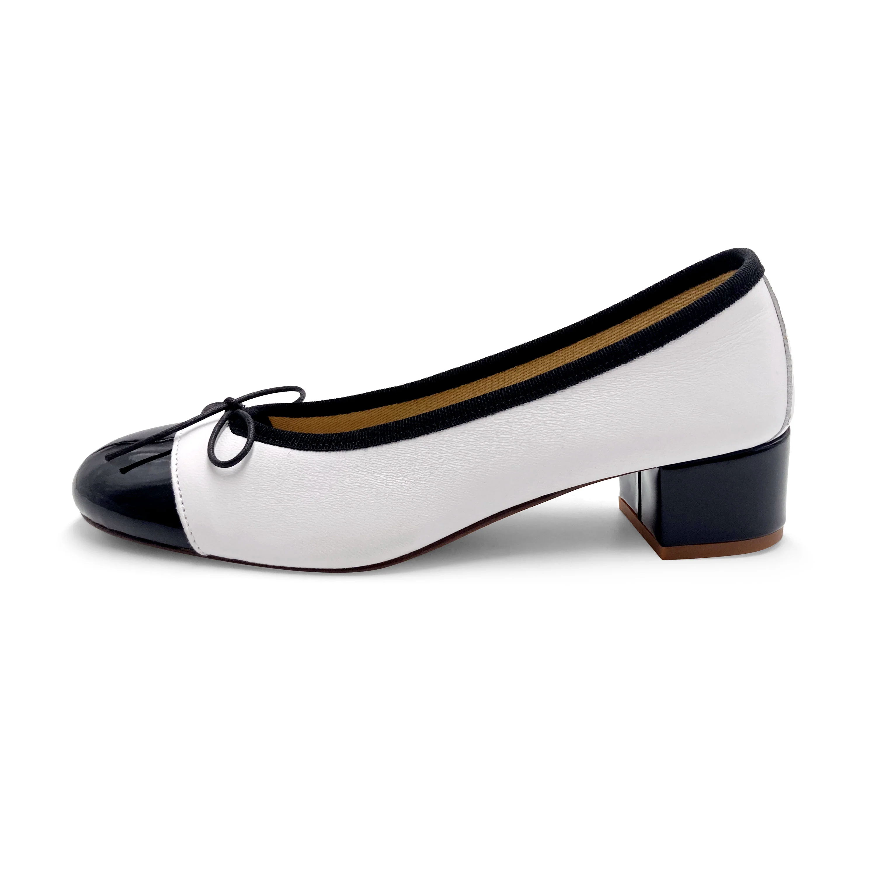 Ballerine bianche in pelle con tacco alto e punta in vernice - Image 4