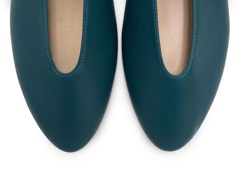 Ballerine blu petrolio in pelle con scollo a V e cinturino - Image 6