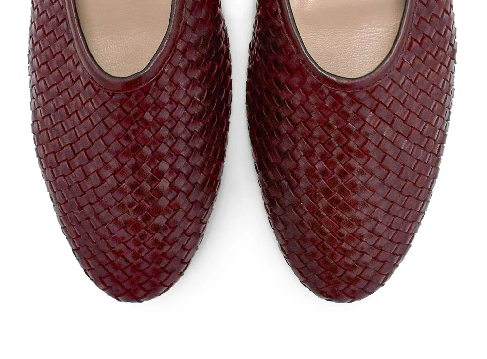 Ballerine bordeaux accollate in pelle intrecciata a mano e cinturino - Image 5