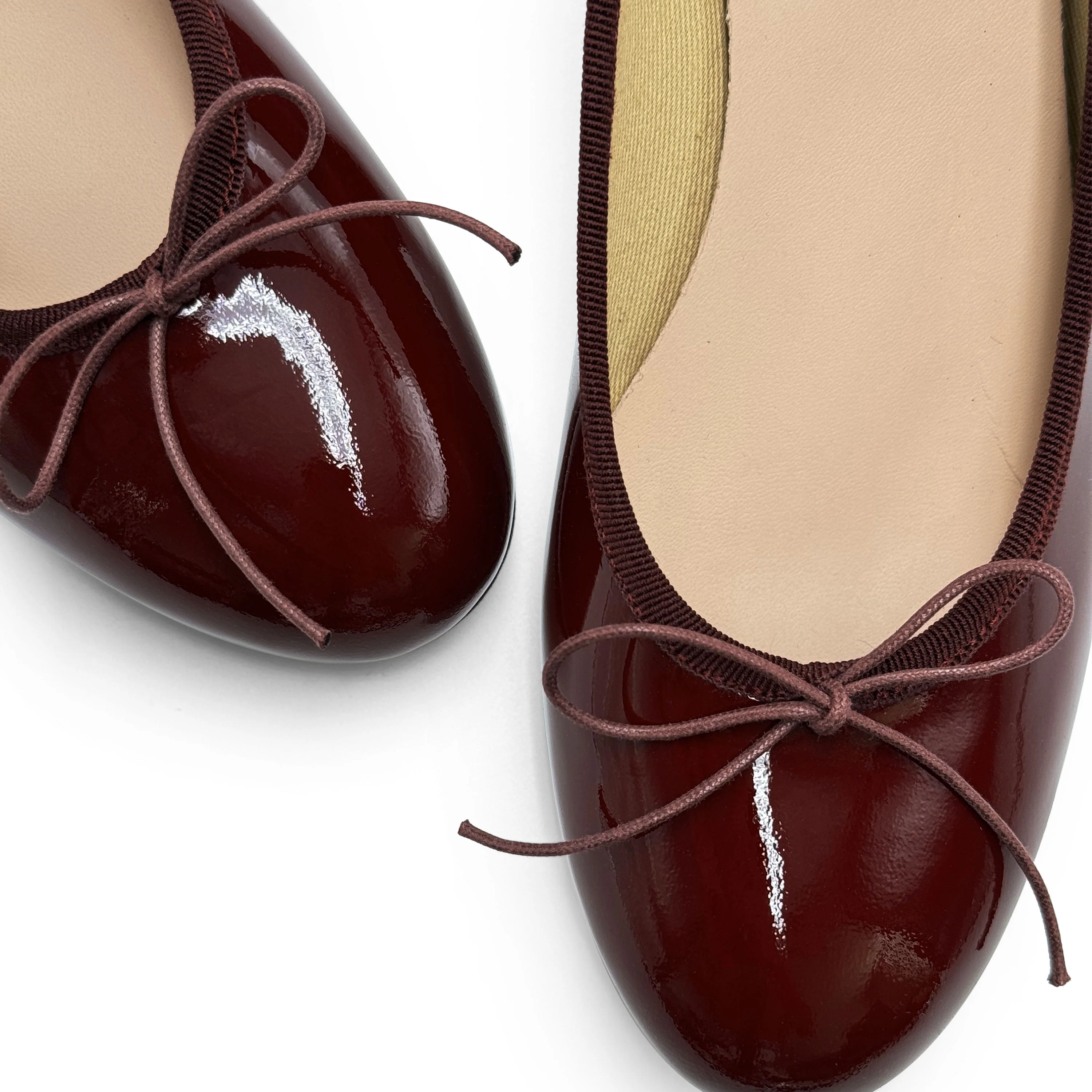 Ballerine bordeaux con tacco alto in vernice - Image 3