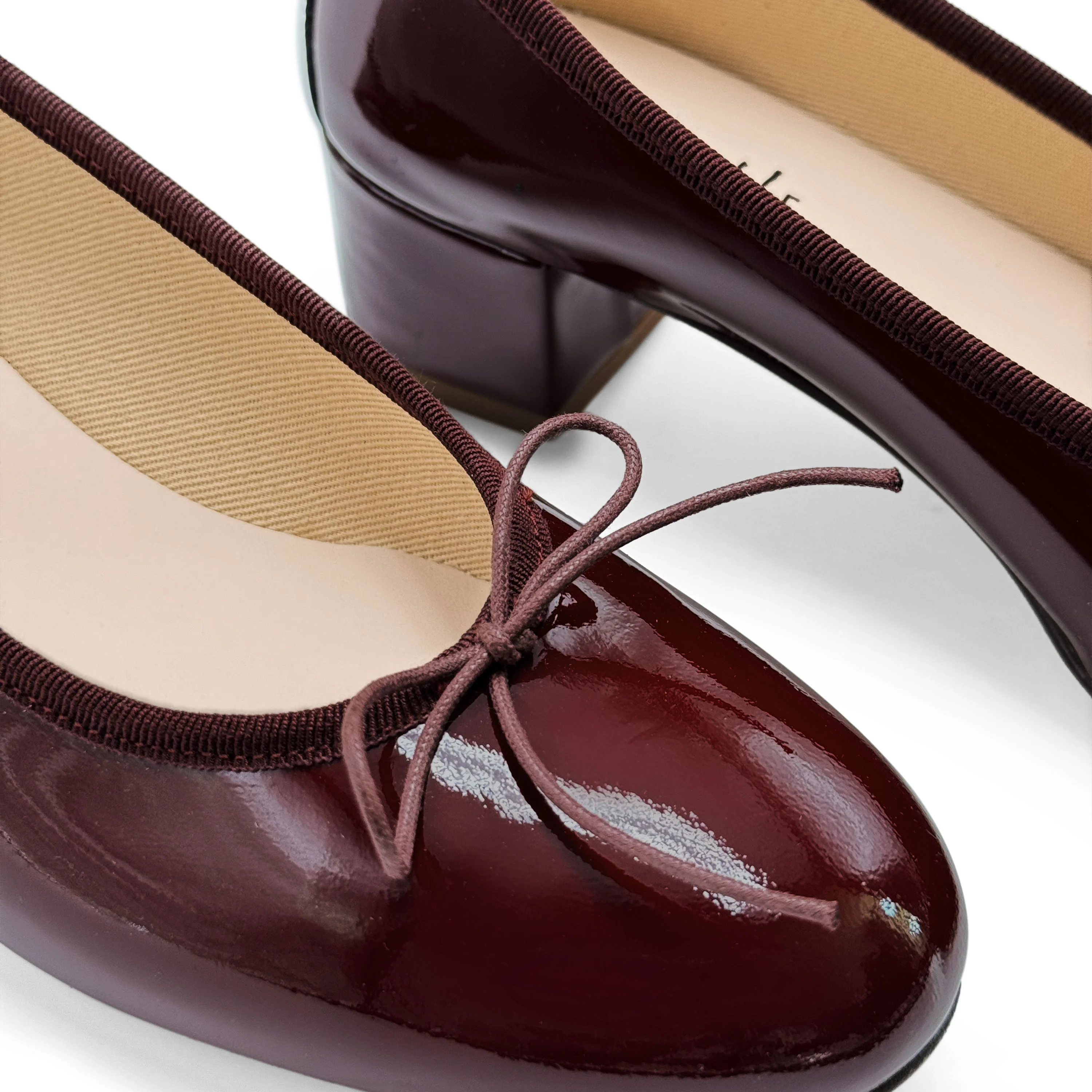 Ballerine bordeaux con tacco alto in vernice - Image 4