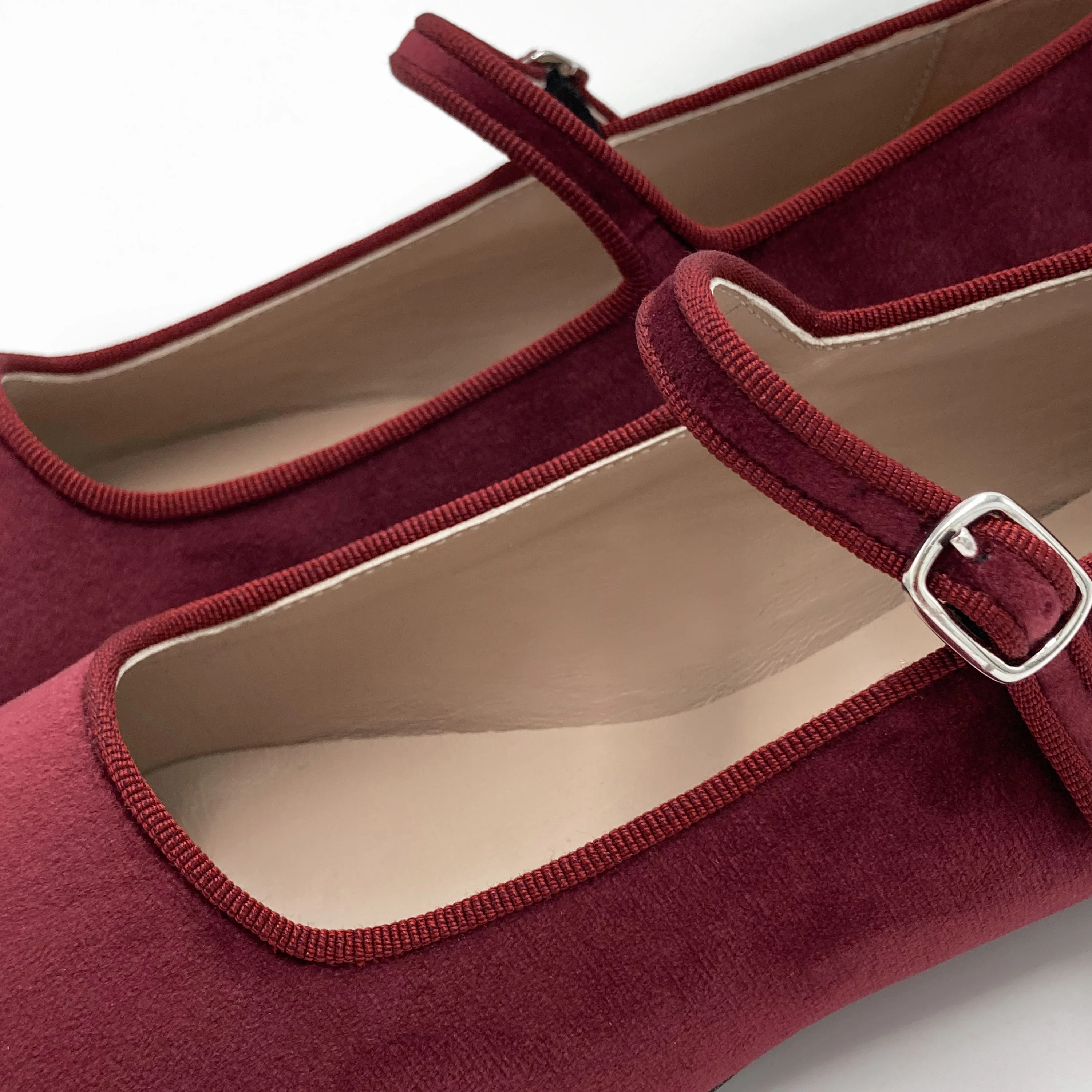 Ballerine bordeaux in velluto con cinturino - Image 4