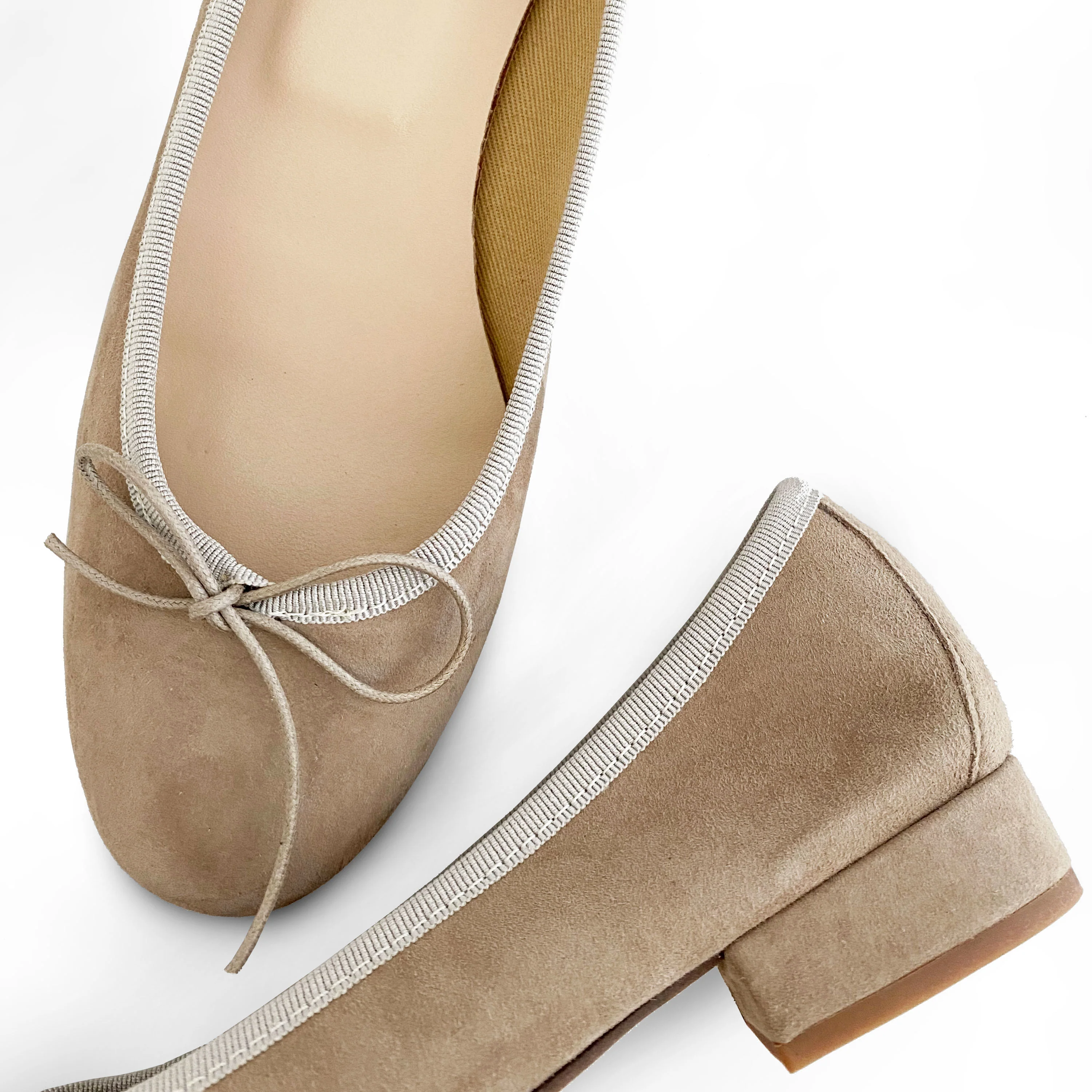 Ballerine con tacco beige tortora in camoscio - Image 3