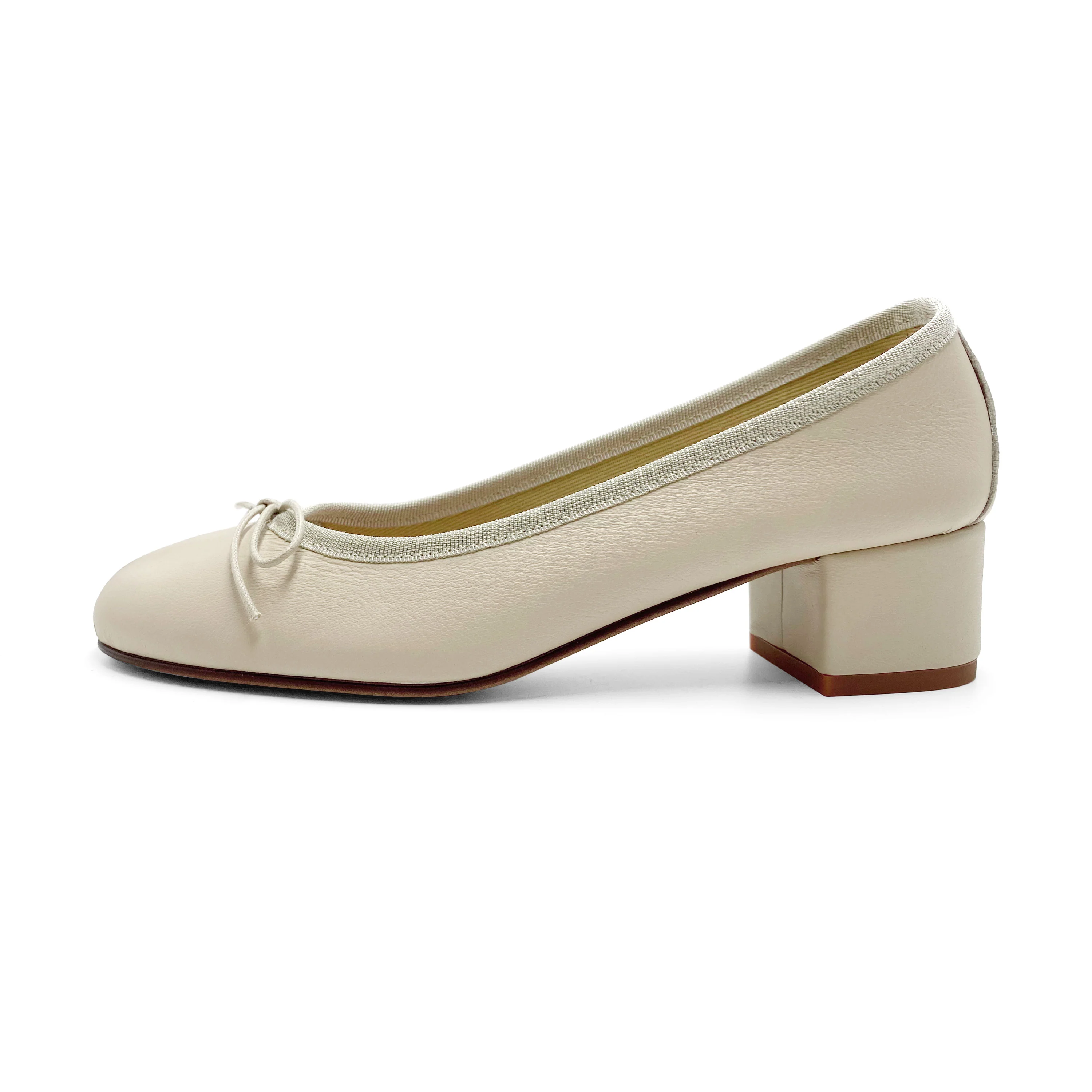 Ballerine in pelle beige con tacco alto - Image 3