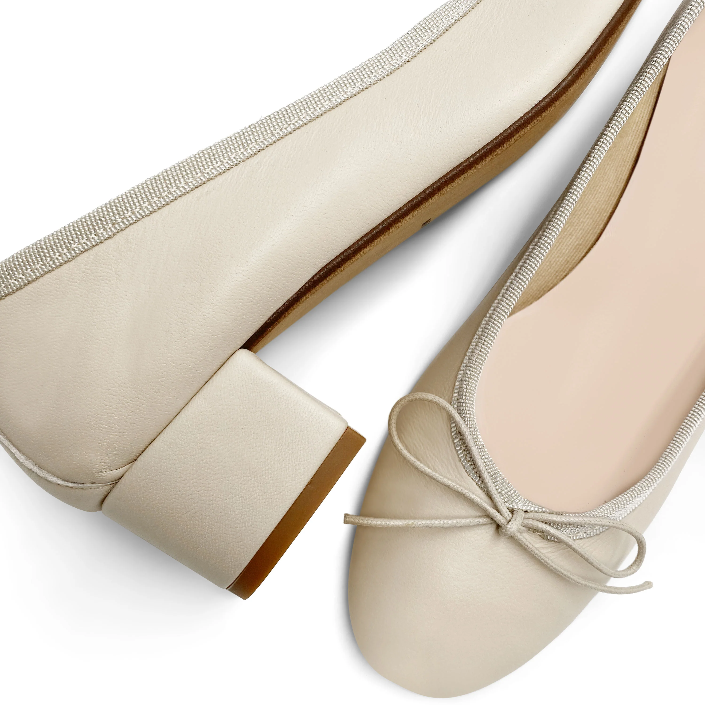 Ballerine in pelle beige con tacco alto - Image 4