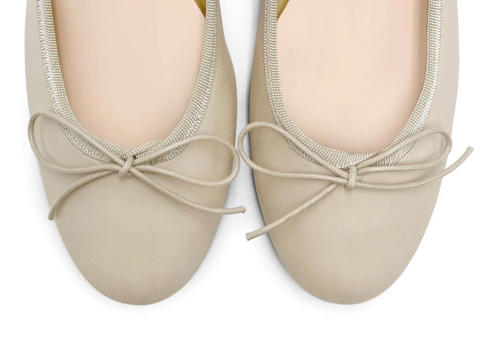 Ballerine in pelle beige con tacco alto - Image 5