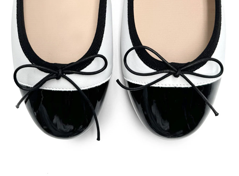 Ballerine bianche in pelle con punta in vernice nera - Image 5