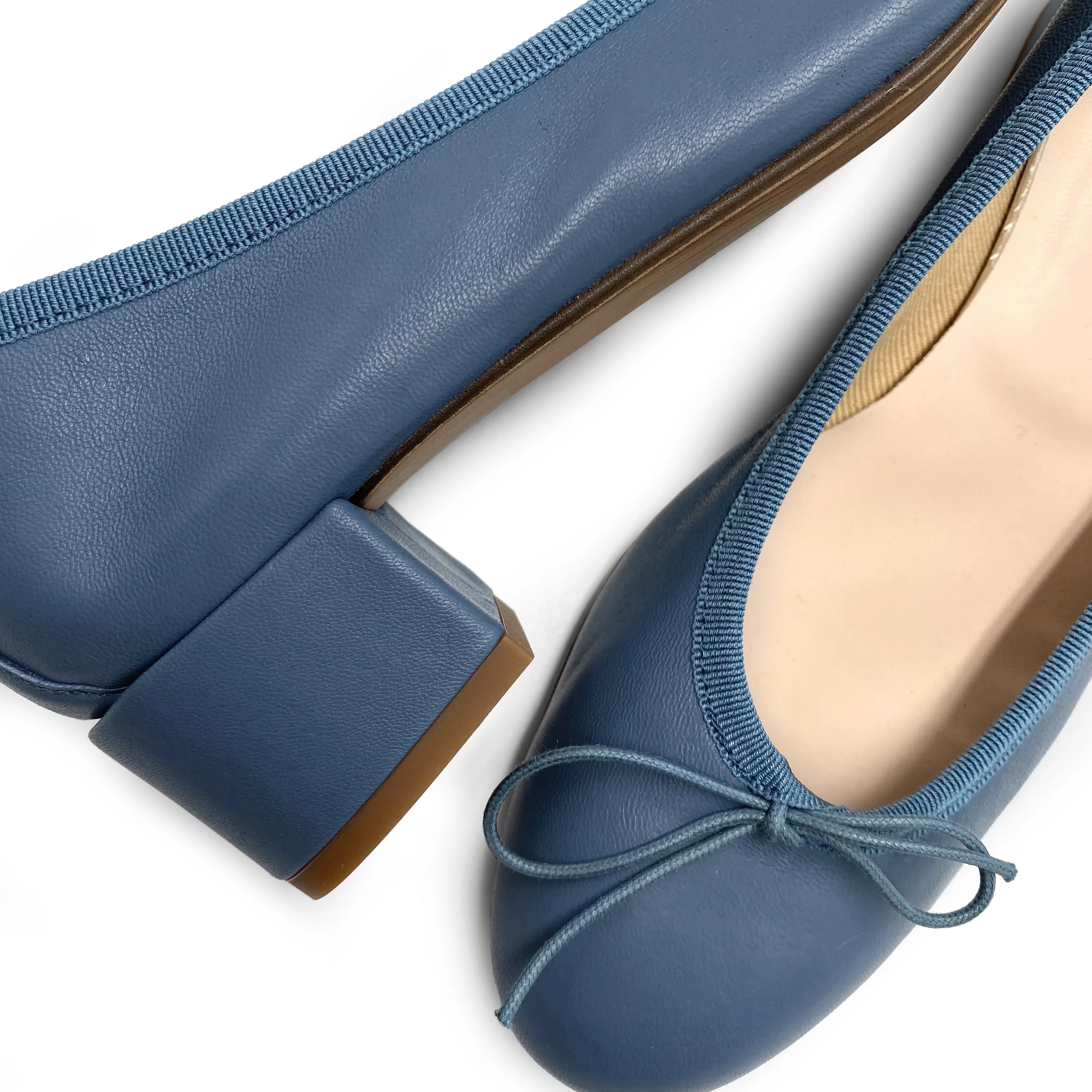 Ballerine in pelle celeste polvere con tacco alto - Image 3