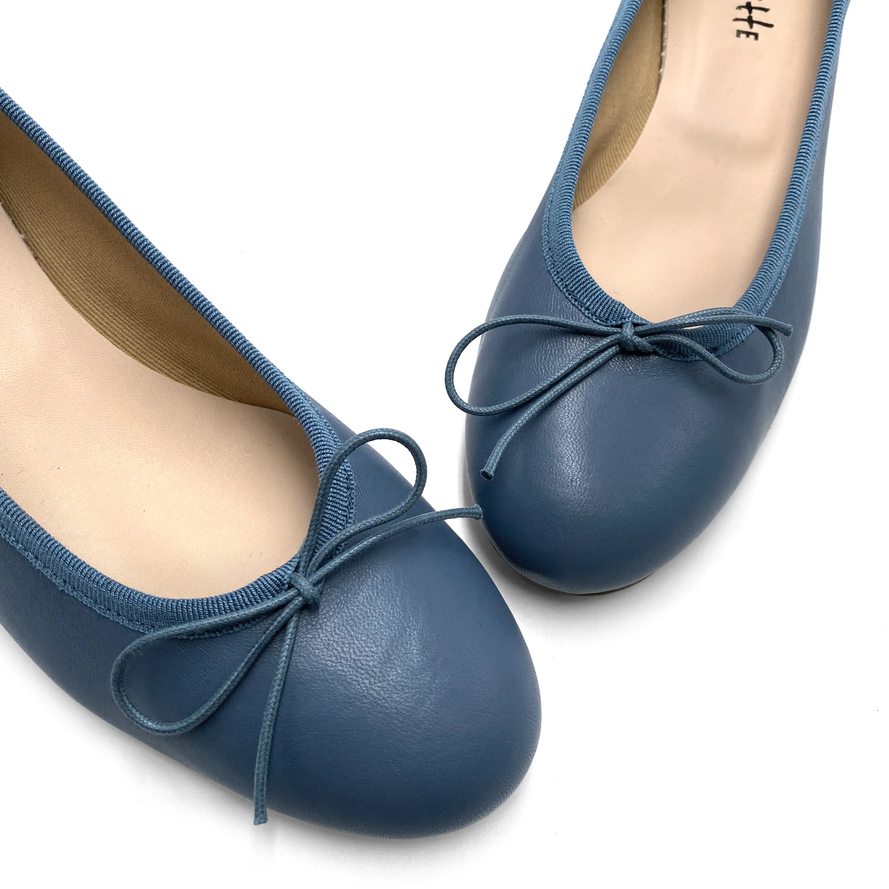 Ballerine in pelle celeste polvere con tacco alto - Image 4