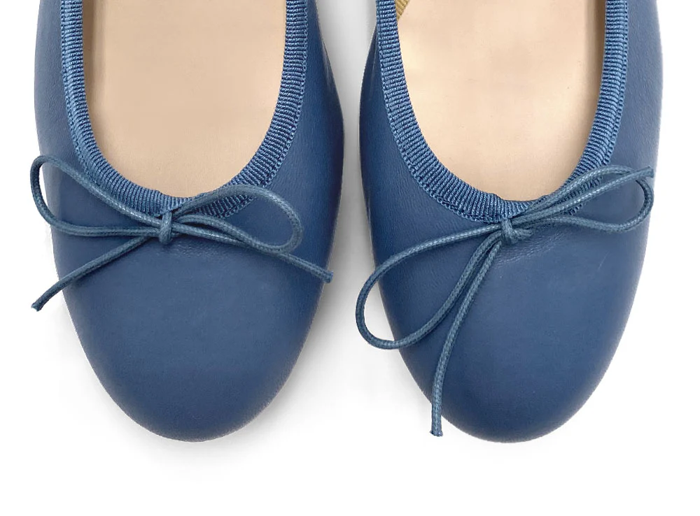 Ballerine in pelle celeste polvere con tacco alto - Image 5