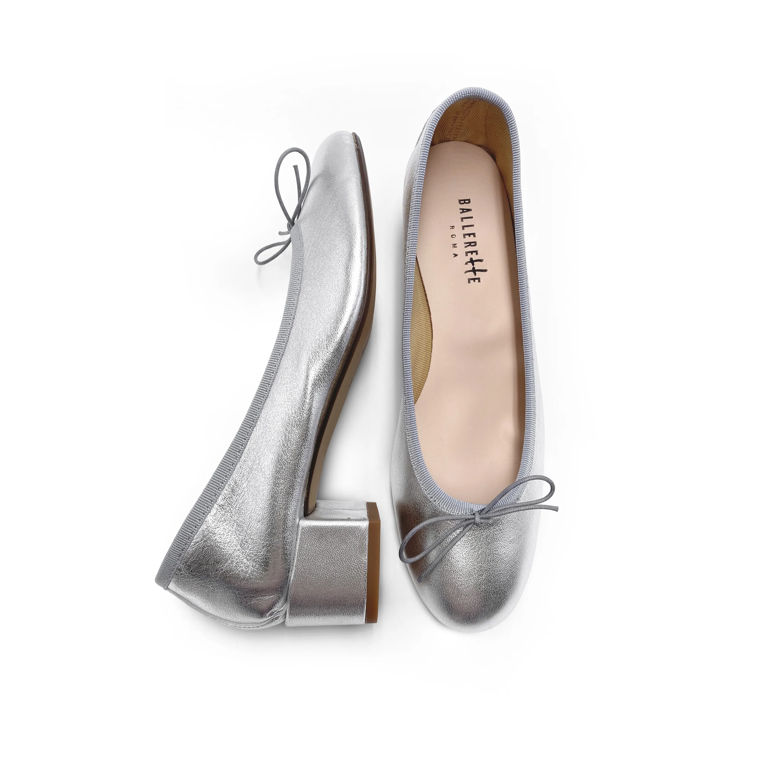 Ballerine in pelle laminata argento con tacco alto