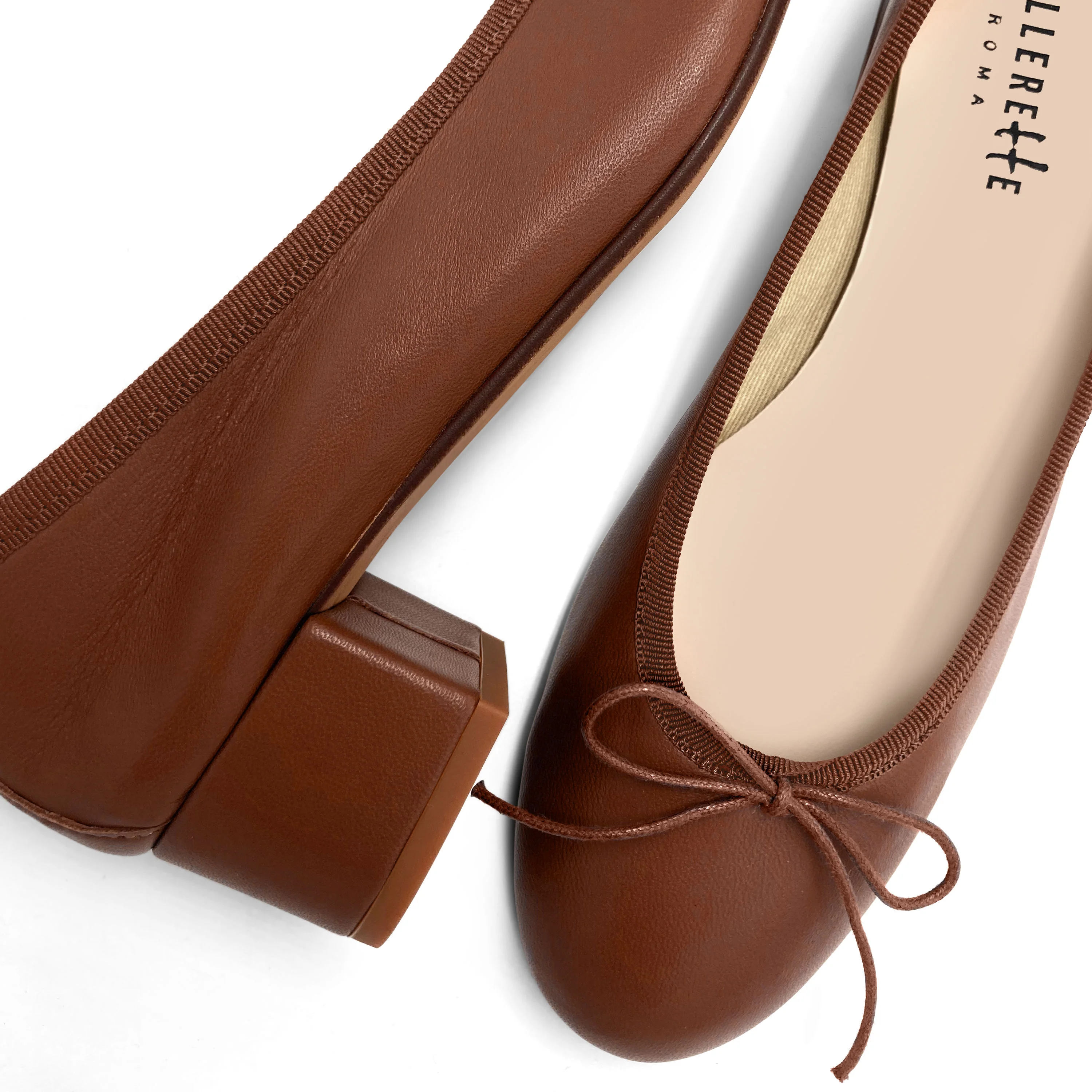 Ballerine in pelle marrone con tacco alto - Image 3