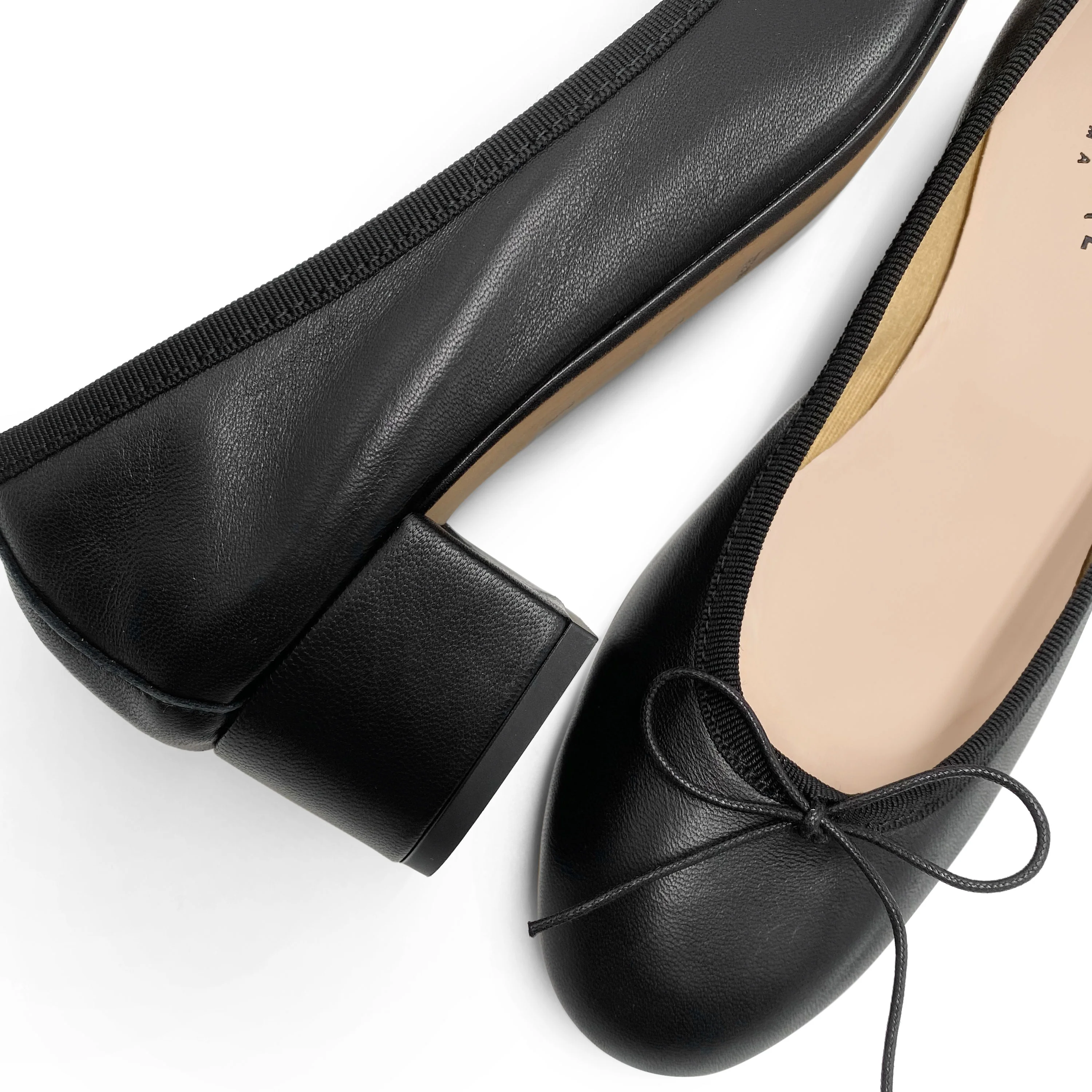 Ballerine in pelle nera con tacco alto - Image 3
