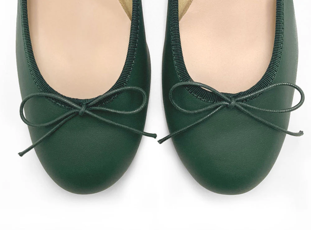 Ballerine in pelle verde bottiglia con tacco alto - Image 6