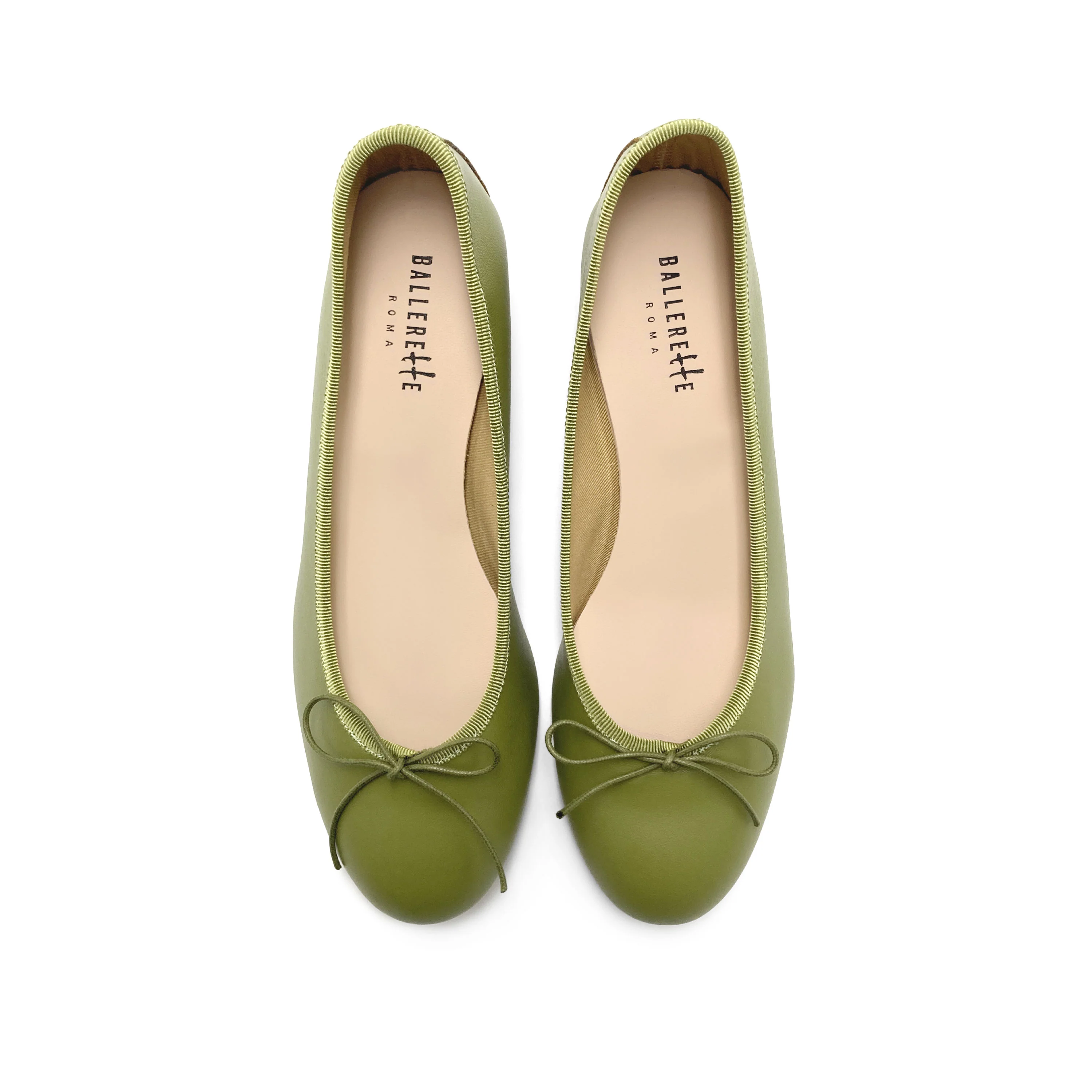 Ballerine in pelle verde oliva con tacco alto - Image 2