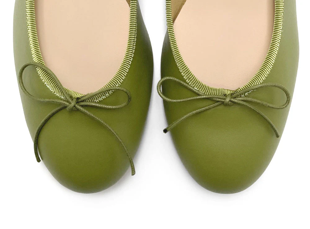 Ballerine in pelle verde oliva con tacco alto - Image 6