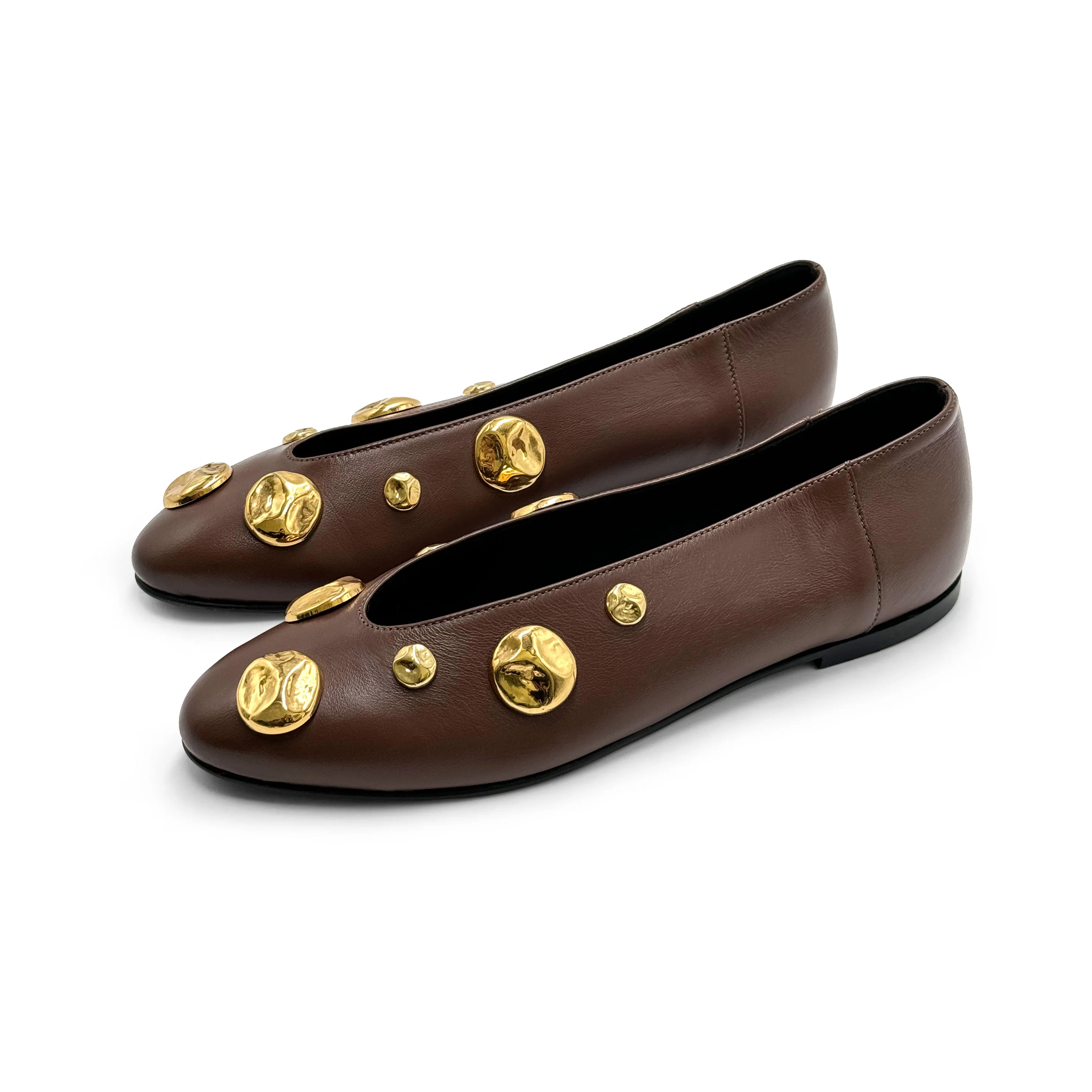 Ballerine marroni in pelle con scollo a V e borchie oro - Image 2