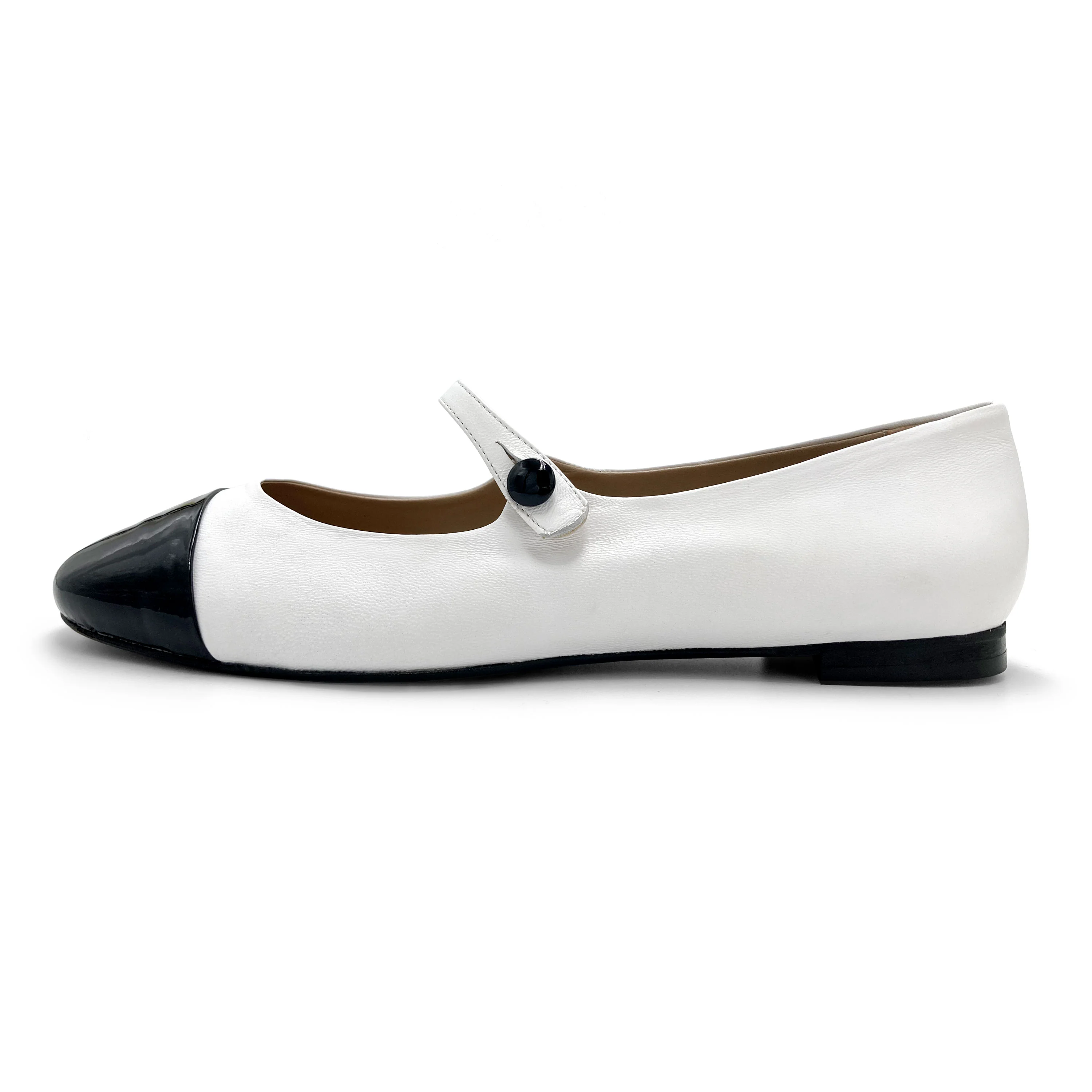 Ballerine Mary Jane bianche in pelle con cinturino e punta in vernice - Image 4