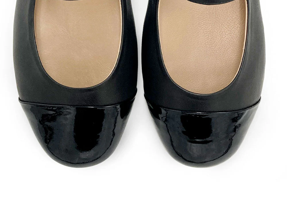 Ballerine Mary Jane nere in pelle con cinturino e punta in vernice - Image 5