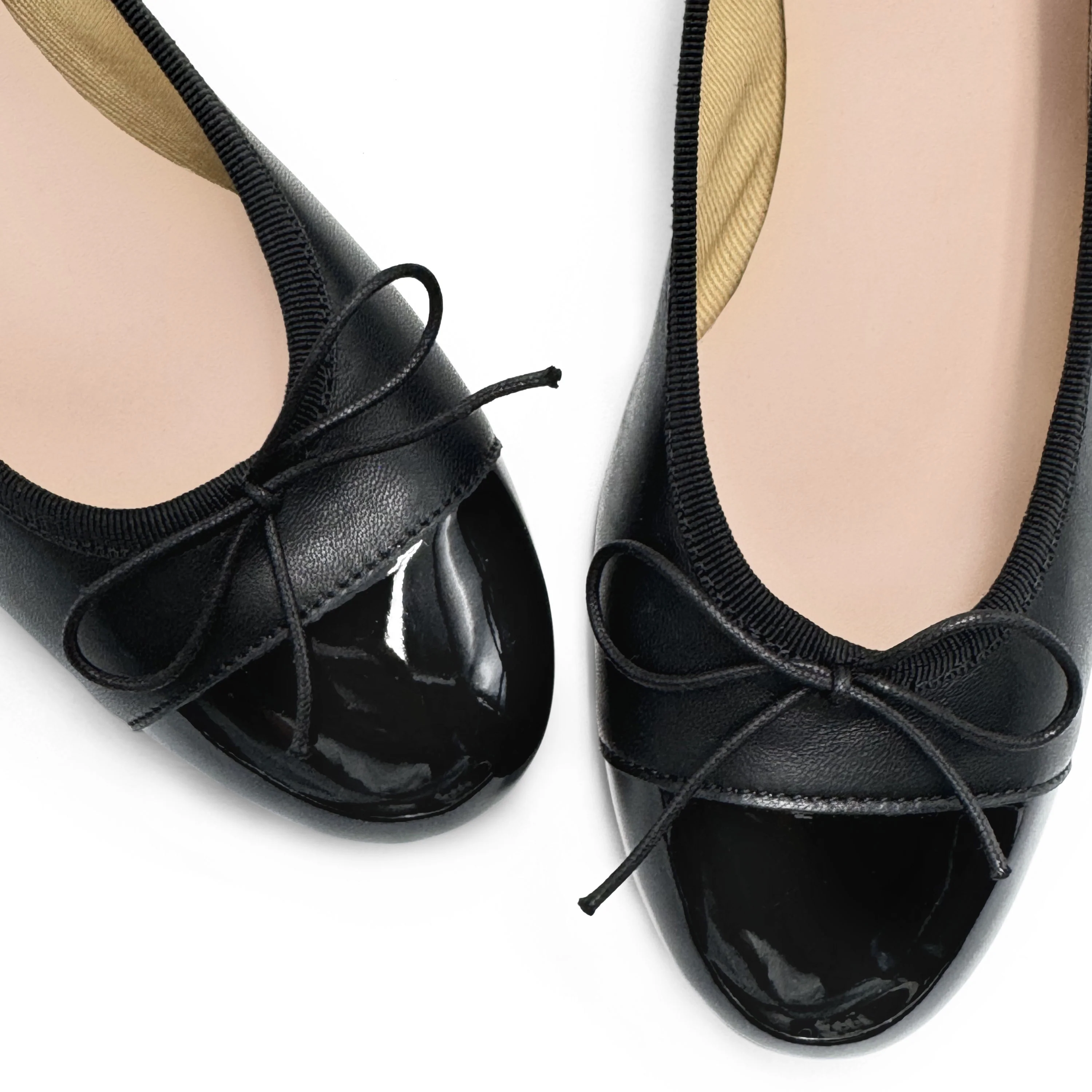 Ballerine nere in pelle con tacco alto e punta in vernice - Image 3
