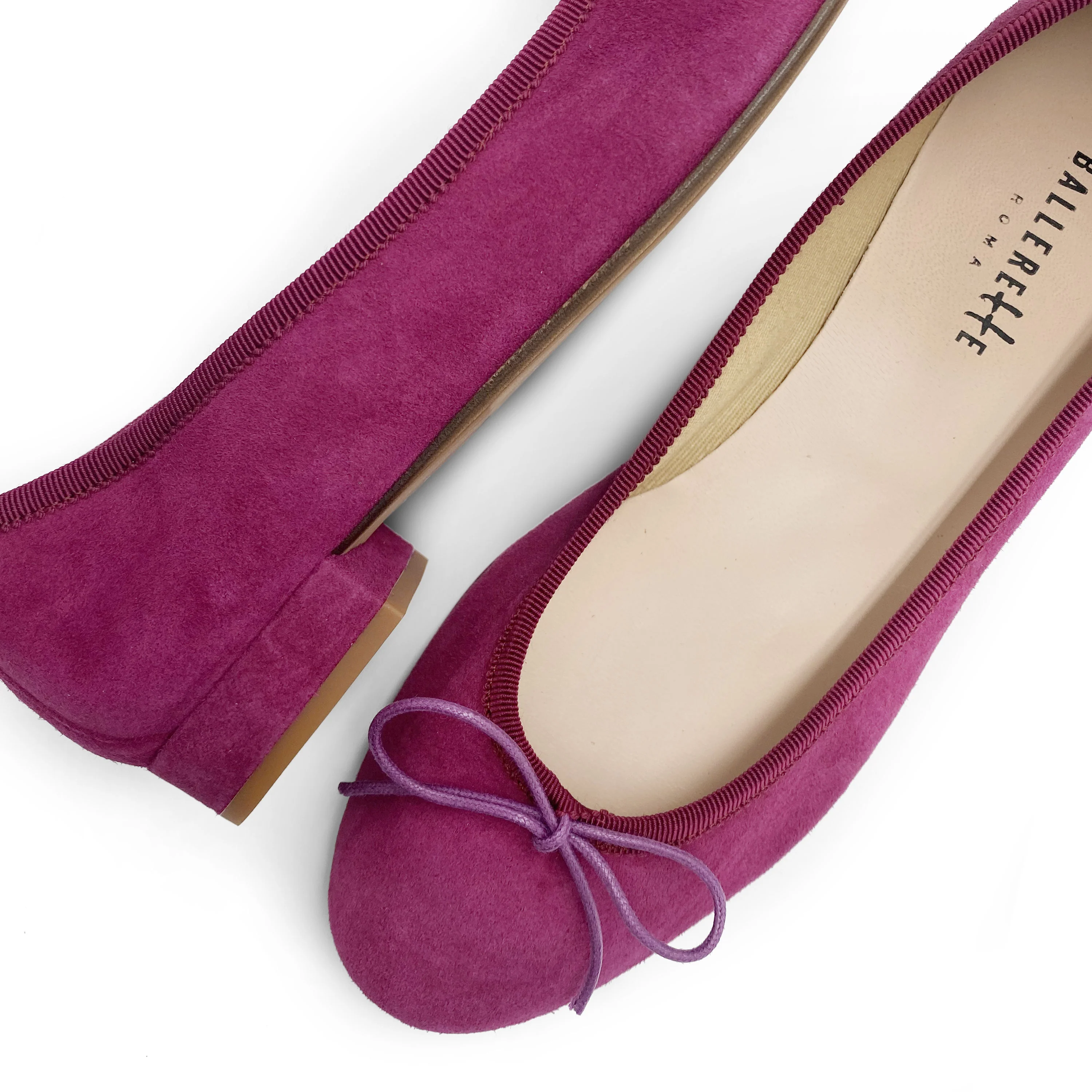 Ballerine prugna con tacco in camoscio - Image 3