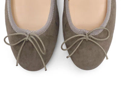 Ballerine taupe con tacco in camoscio - Image 5