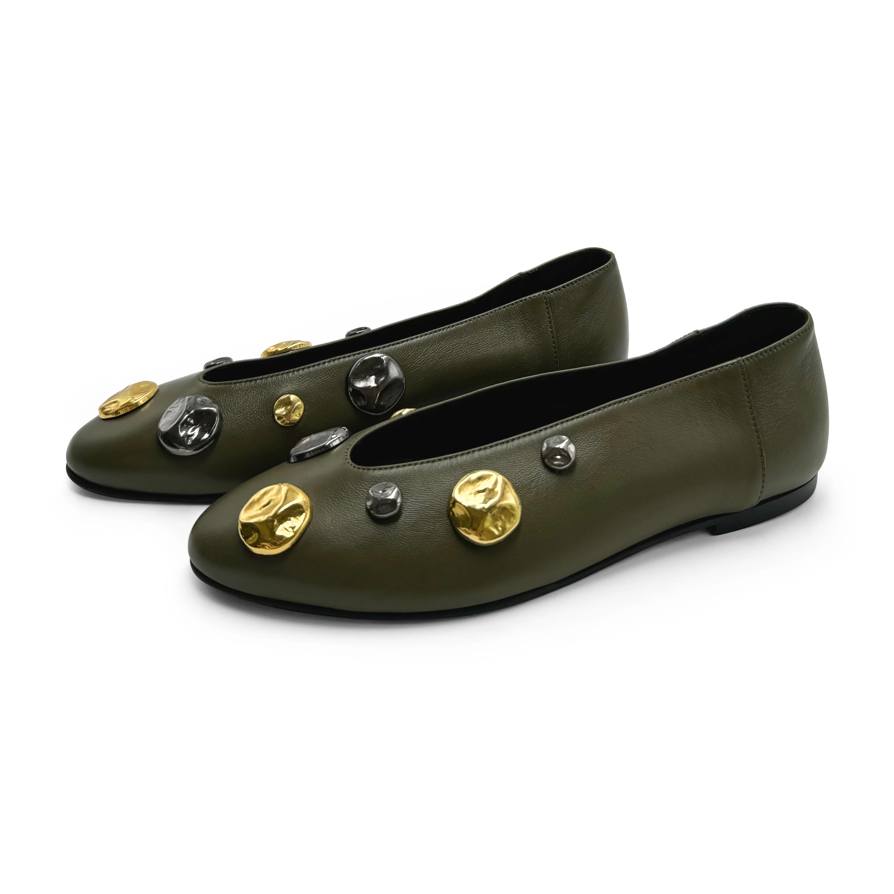Ballerine verdi in pelle con scollo a V e borchie ferro e oro - Image 2