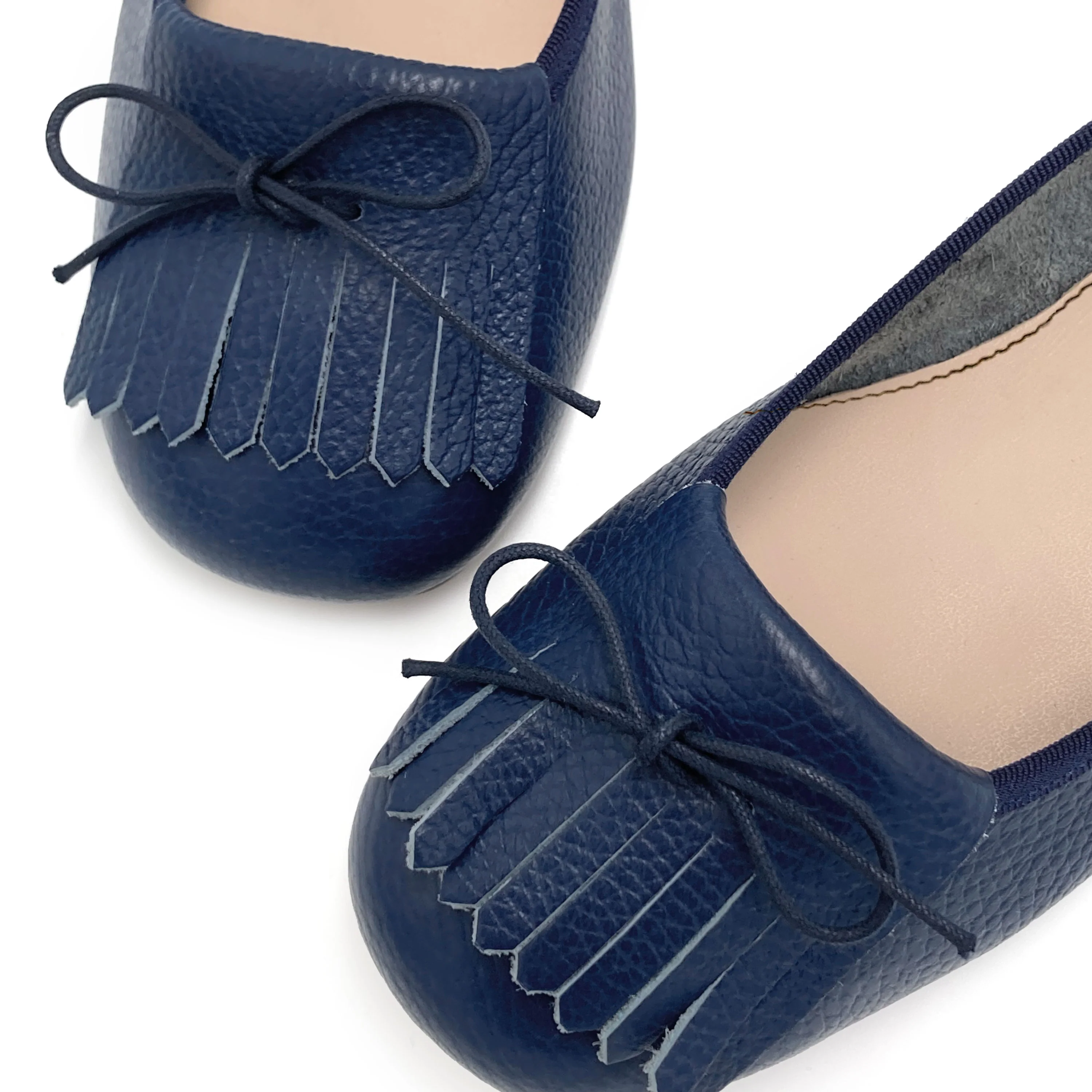 Mocassini da donna blu in pelle con frangia - Image 3