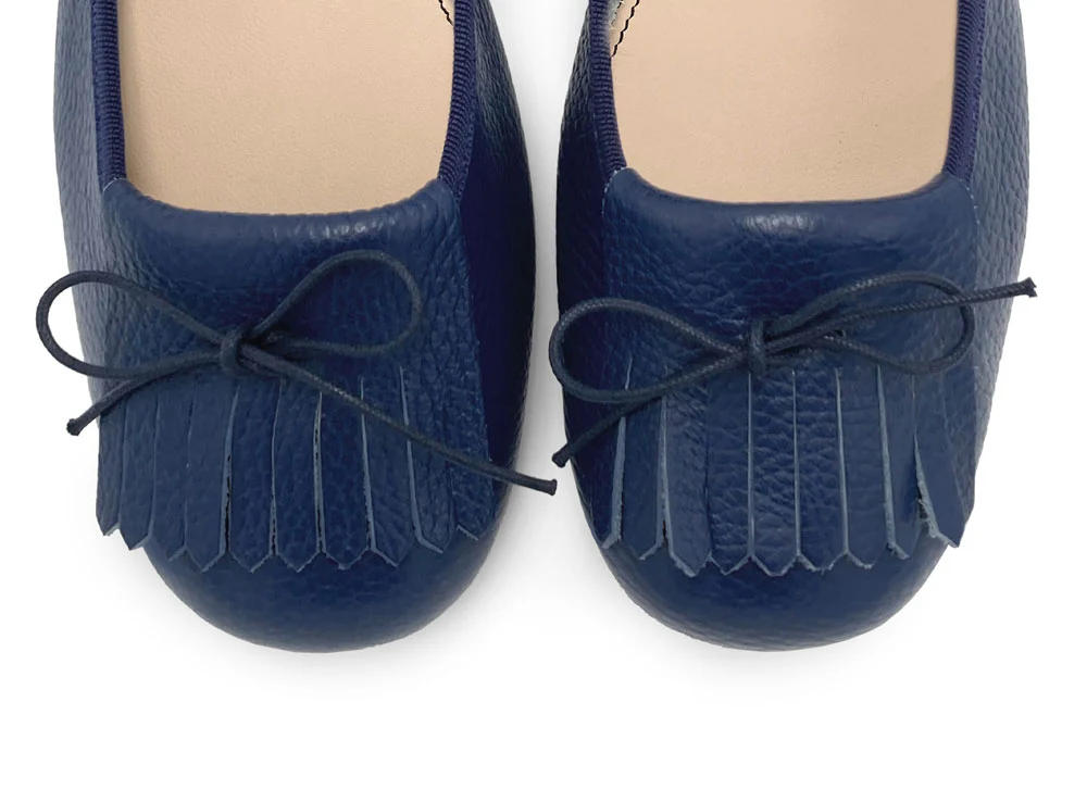 Mocassini da donna blu in pelle con frangia - Image 5