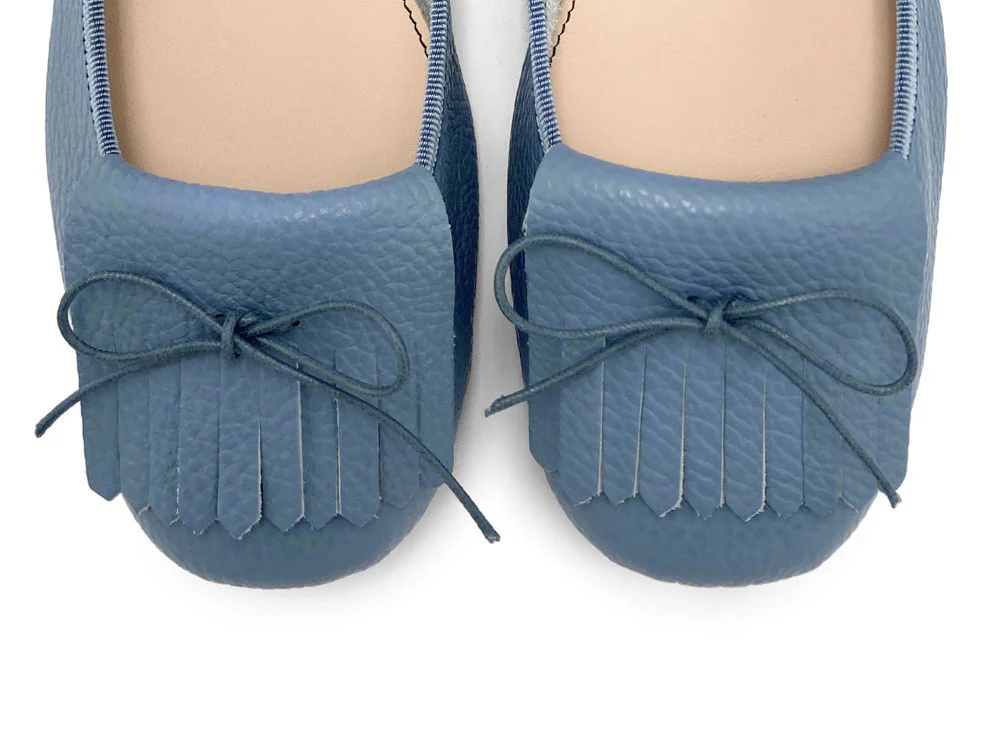 Mocassini da donna blu jeans in pelle con frangia - Image 5