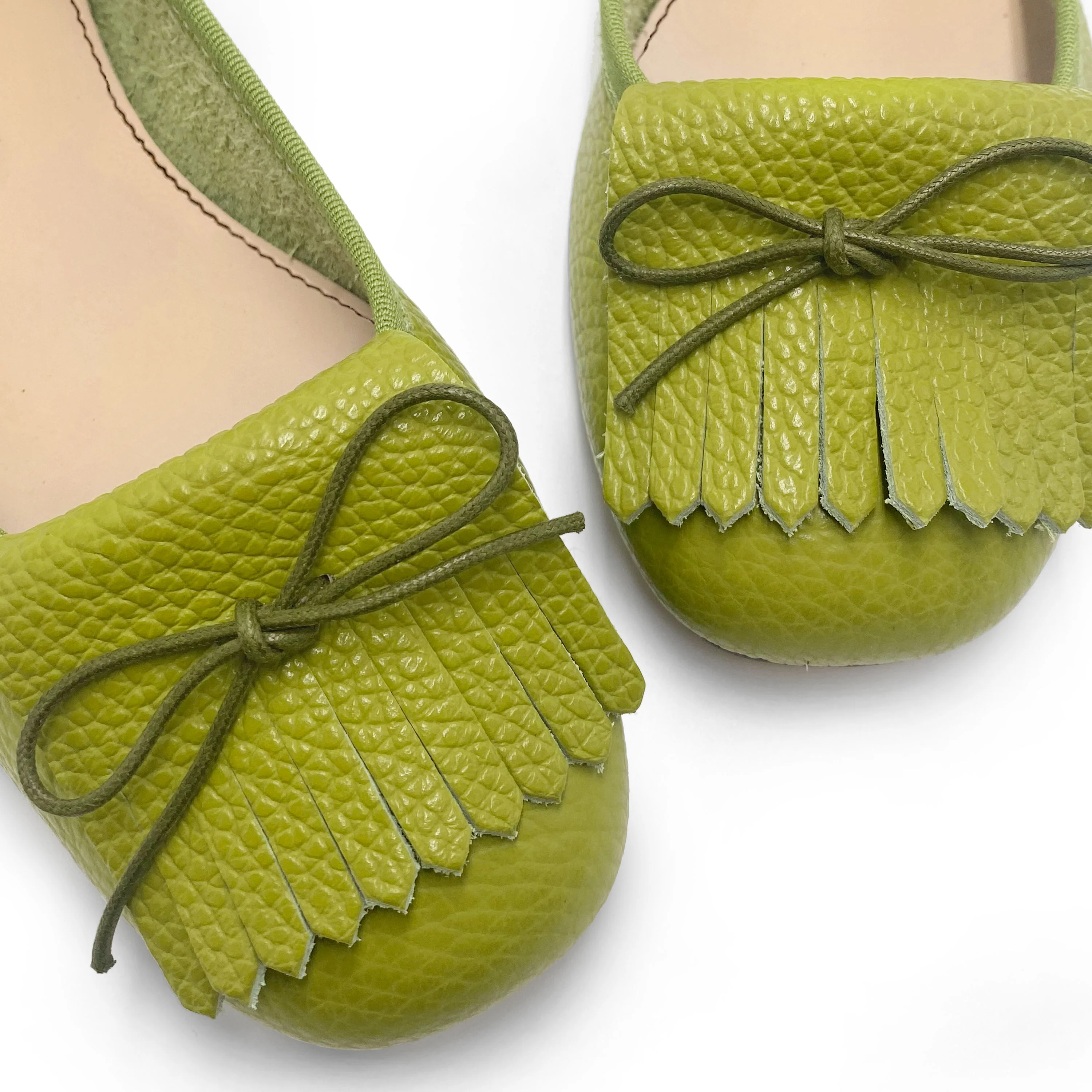 Mocassini da donna verde oliva in pelle con frangia - Image 3