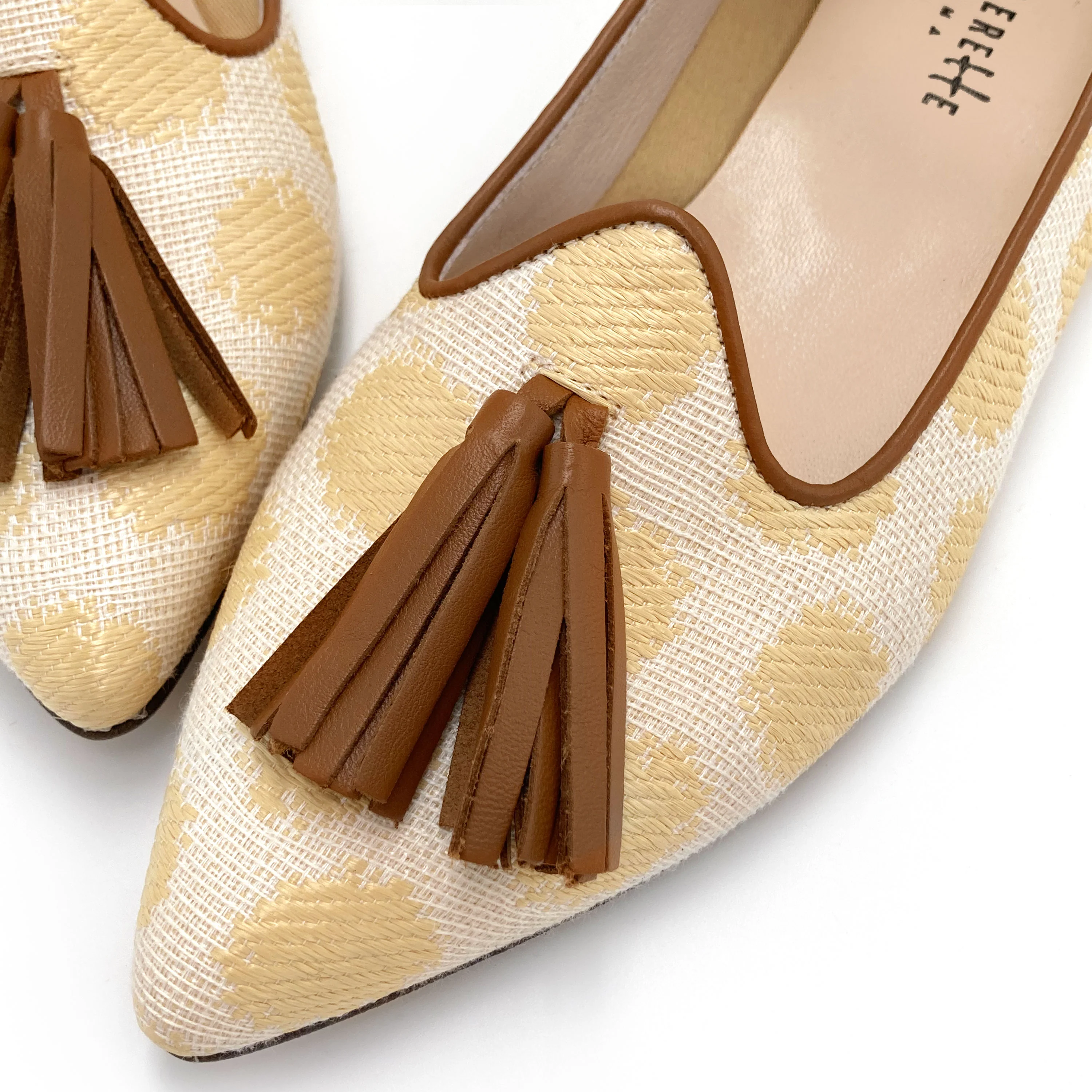 Mocassini donna estivi in rafia beige con nappine - Image 3