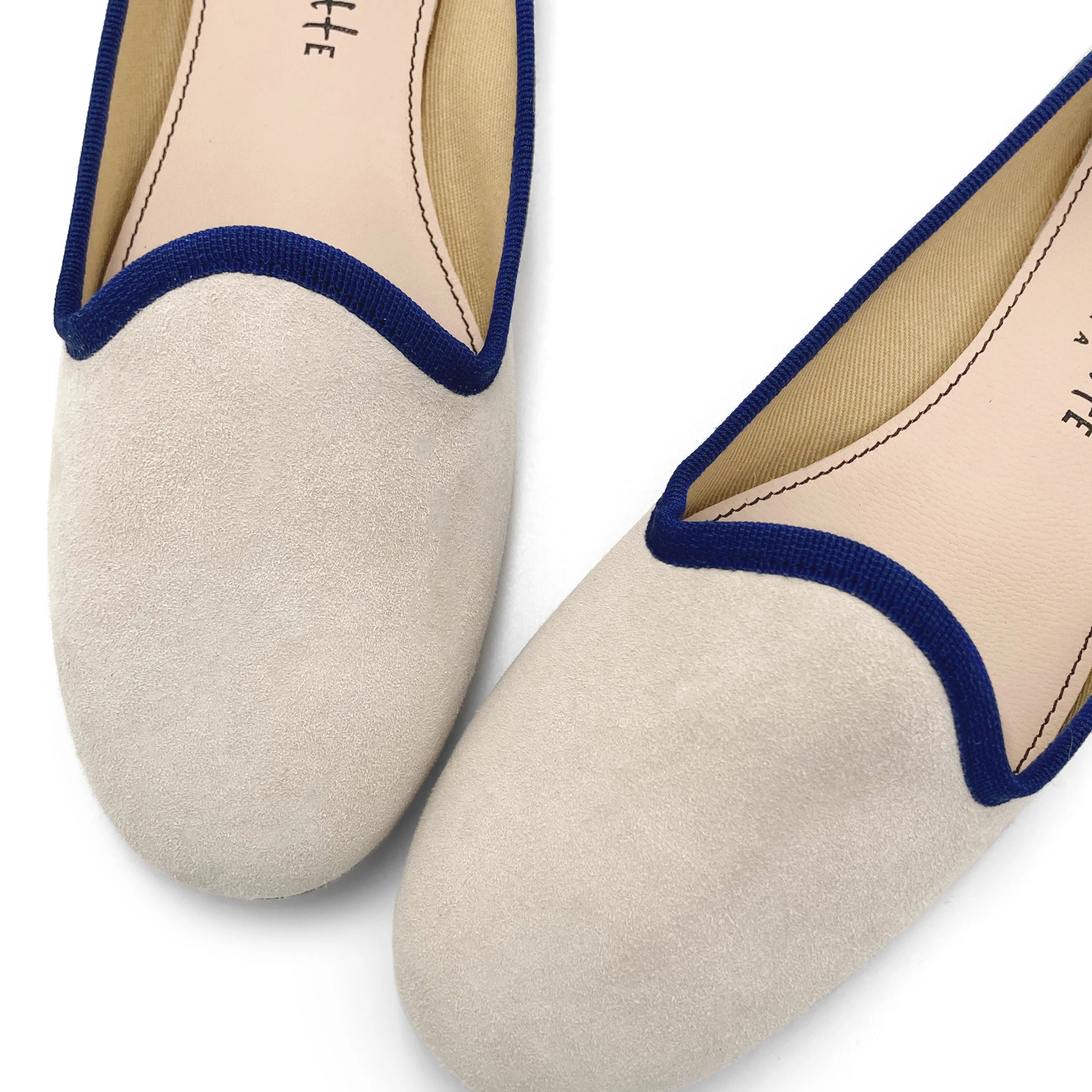 Slippers donna in camoscio beige e dettagli blu - Image 3