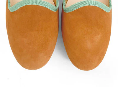 Slippers donna in camoscio cuoio e gros grain verde - Image 5