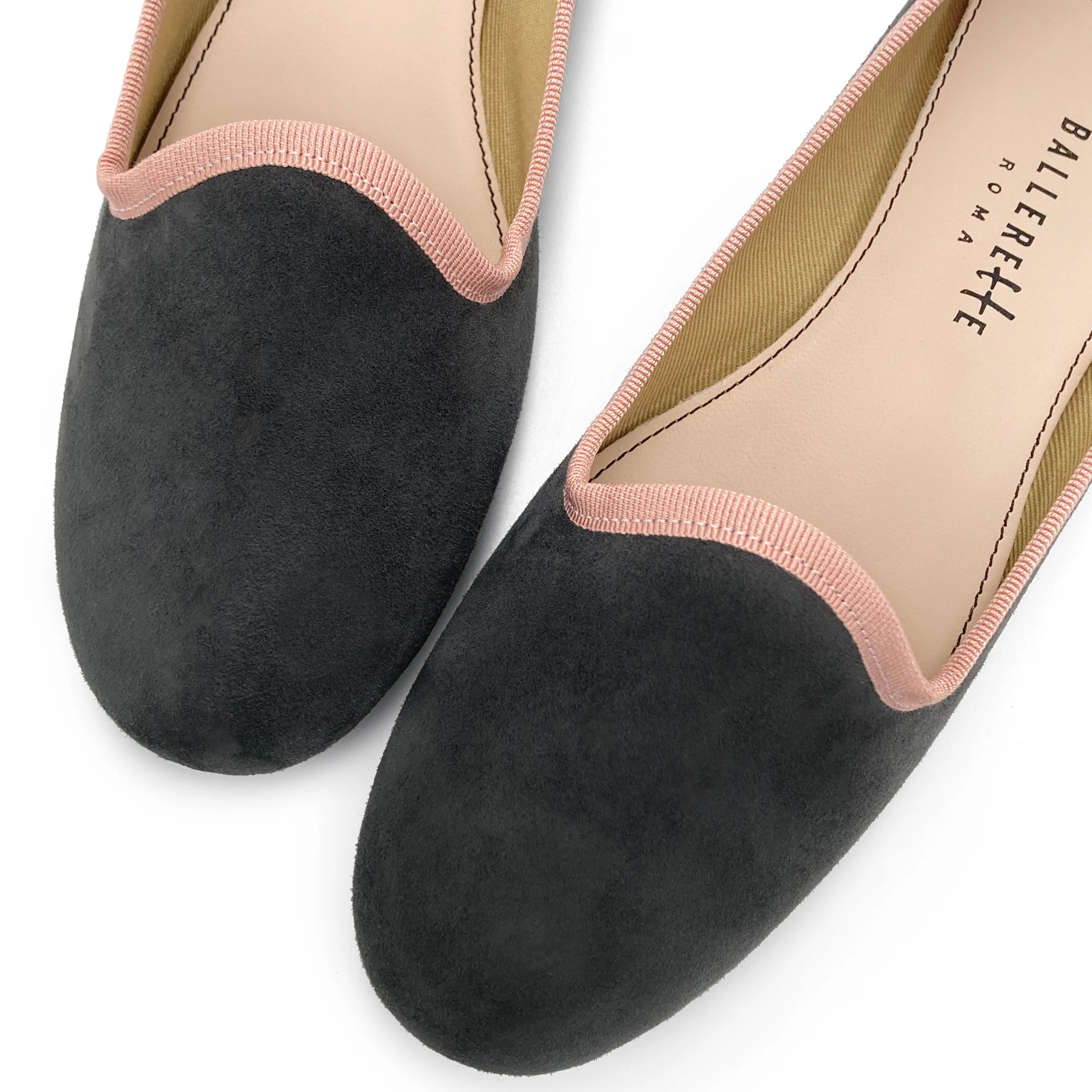 Slippers donna in camoscio grigio fumo e dettagli rosa - Image 3
