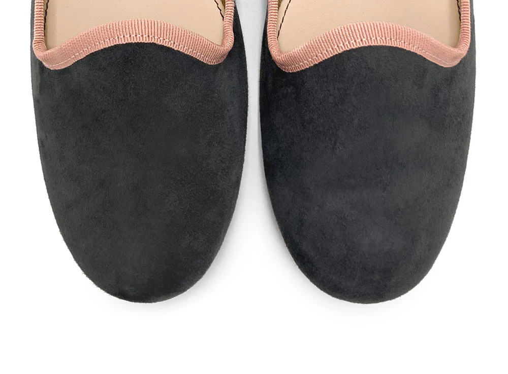 Slippers donna in camoscio grigio fumo e dettagli rosa - Image 6