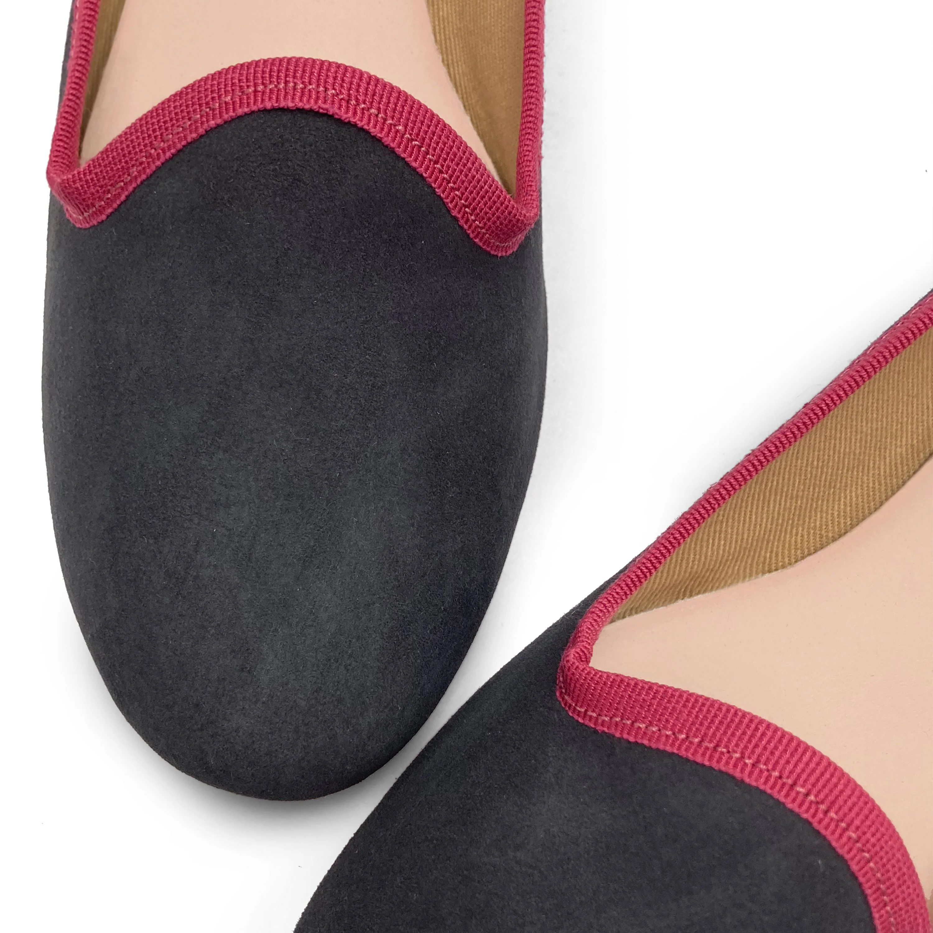 Slippers donna in camoscio grigio fumo e dettagli rosa - Image 4