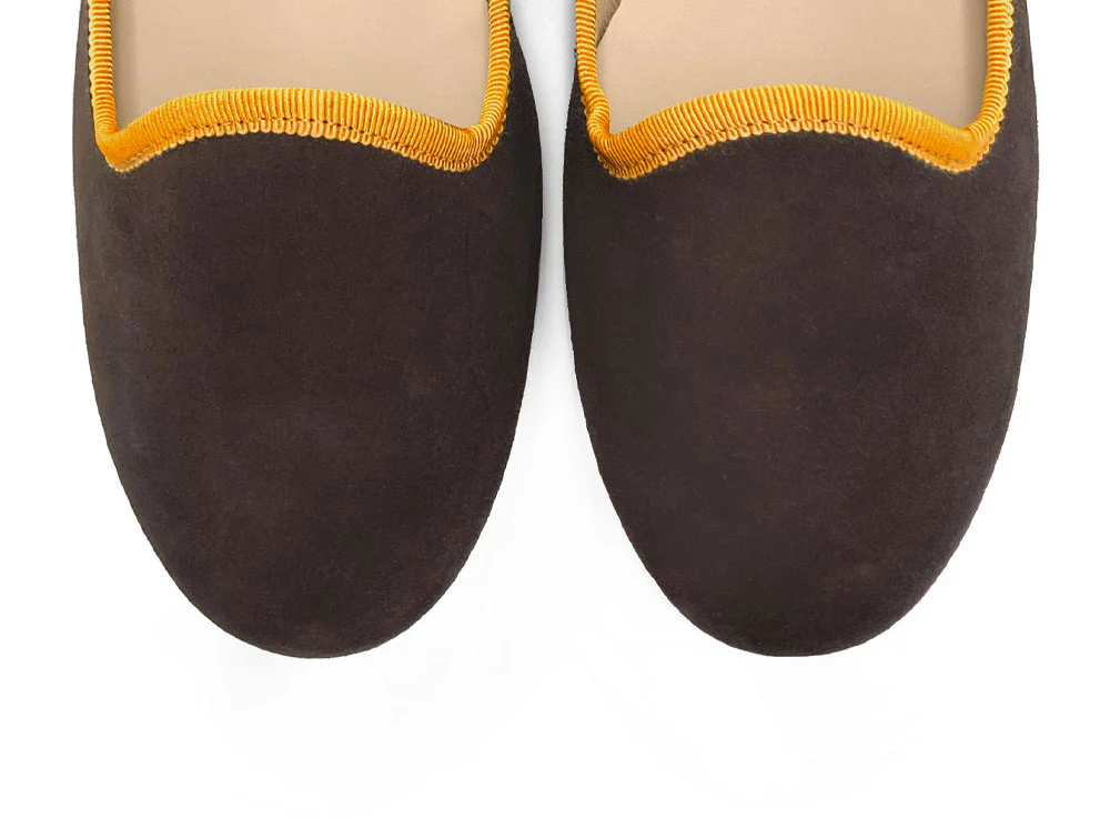 Slippers donna in camoscio marrone testa di moro e dettagli ocra - Image 5