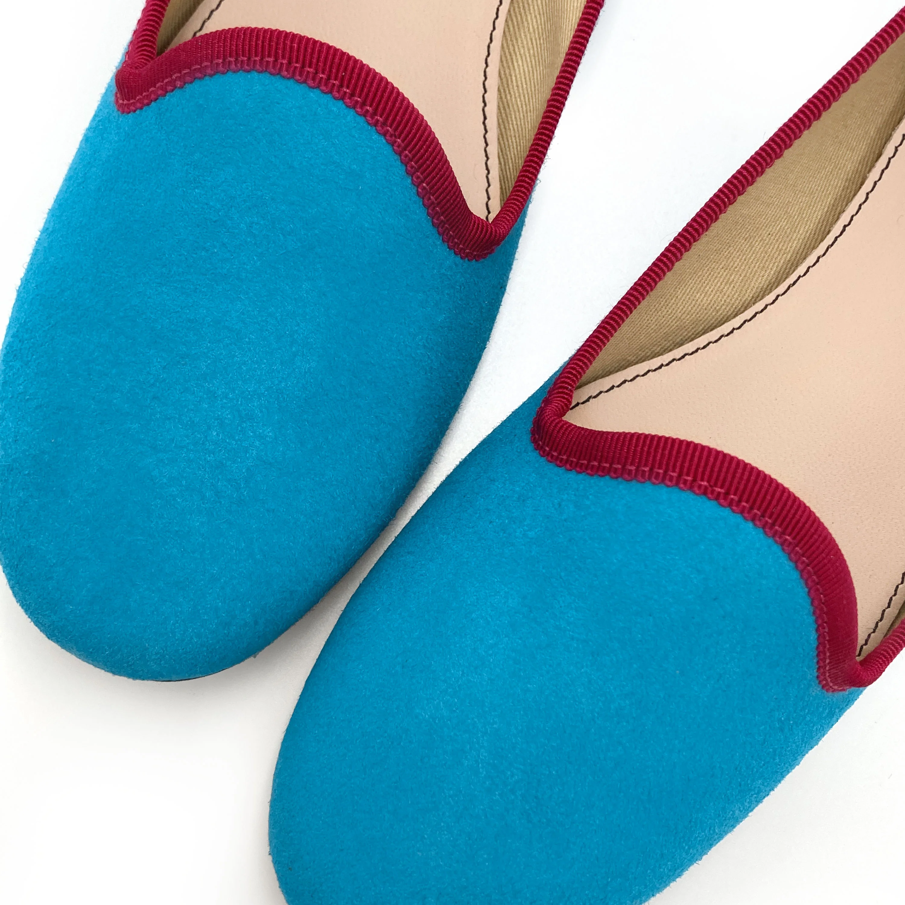 Slippers donna in camoscio turchese e dettagli fucsia - Image 3