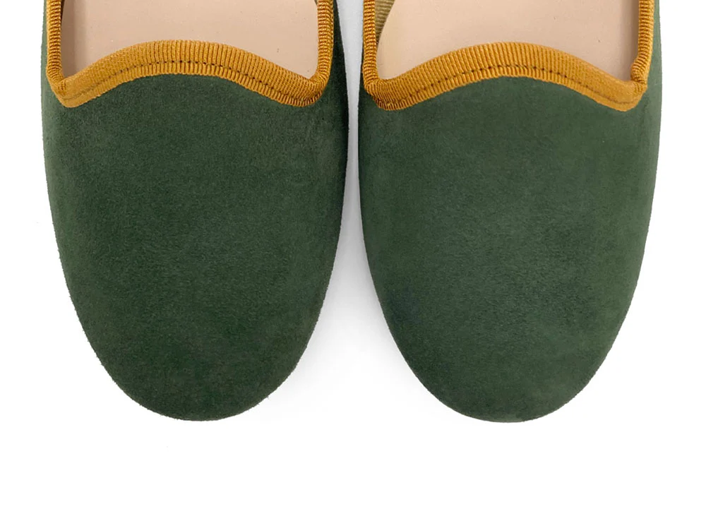 Slippers donna in camoscio verde bosco e dettagli ambra - Image 5