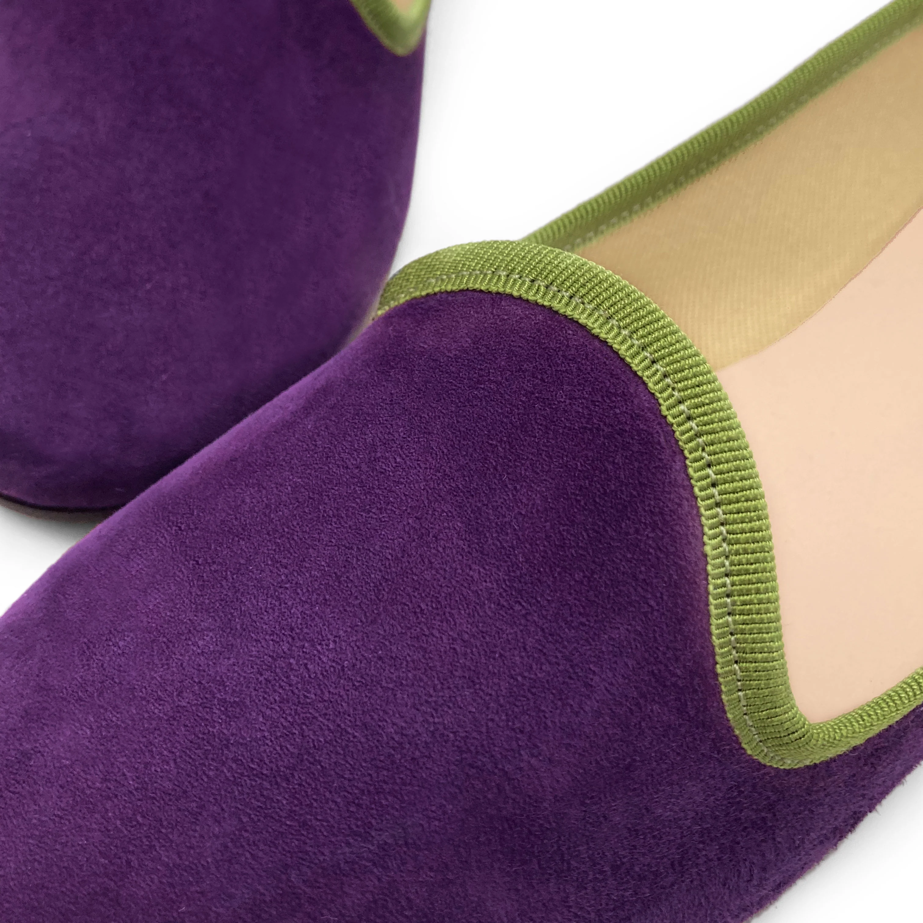 Slippers donna in camoscio viola e dettagli verdi - Image 3